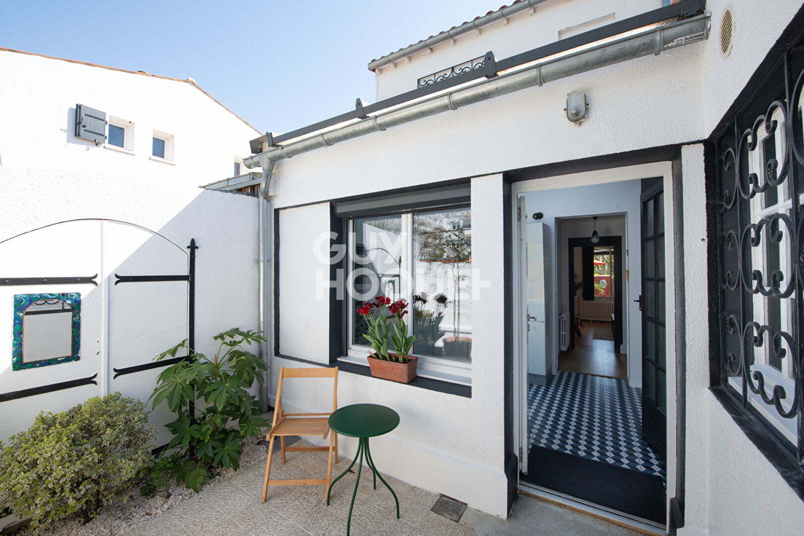 Maison à Vendre avec aperçu sur Mer à La Rochelle - Réf 8488