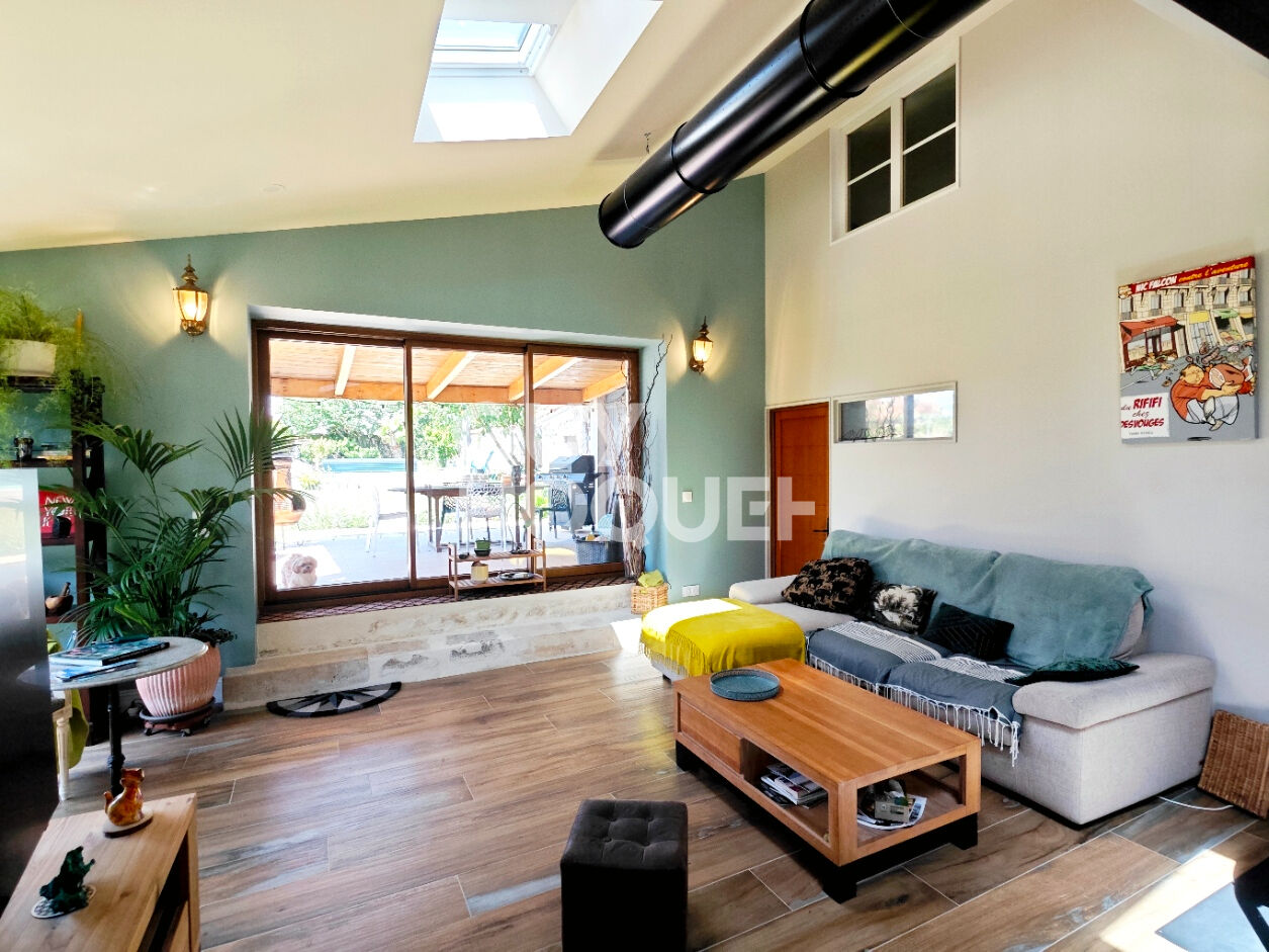 Maison d'Exception à Vendre à La Jarne - 7 Pièces, Piscine et Charme Authentique
