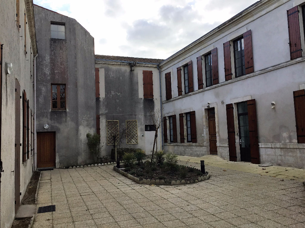 À vendre à MARENNES (17320), appartement 3 pièces de 57 m².