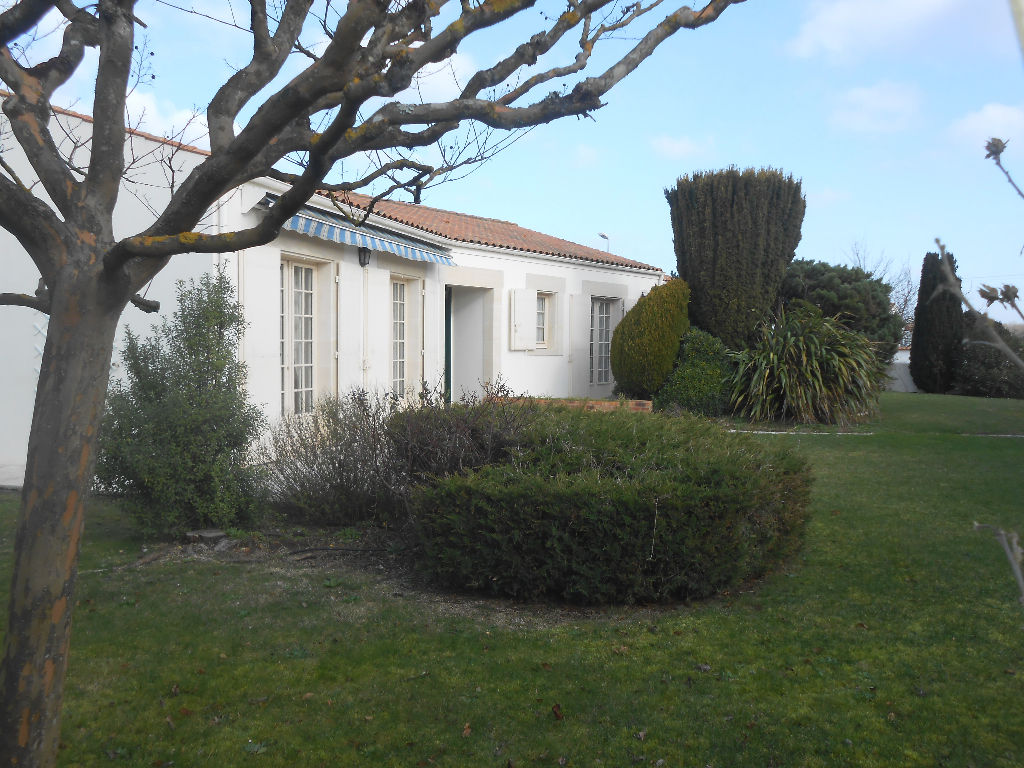 À vendre, maison d'une surface habitable de 184,6 m², 5 pièces à DOLUS D OLERON (17550).