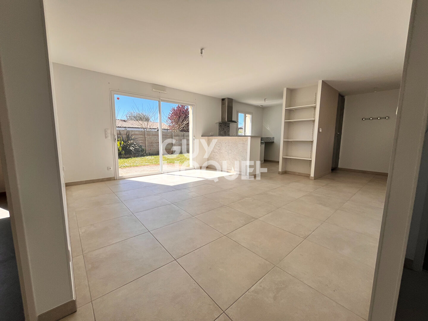 Maison LES MATHES de plain pied à proximité du centre ville