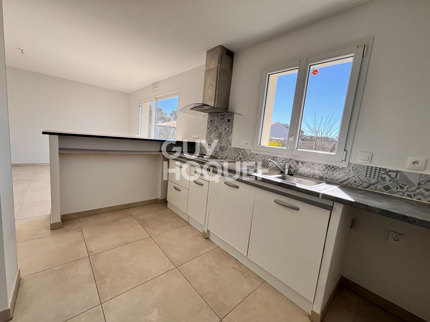 Maison LES MATHES de plain pied à proximité du centre ville