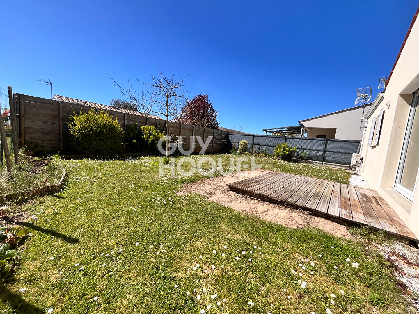 Maison LES MATHES de plain pied à proximité du centre ville