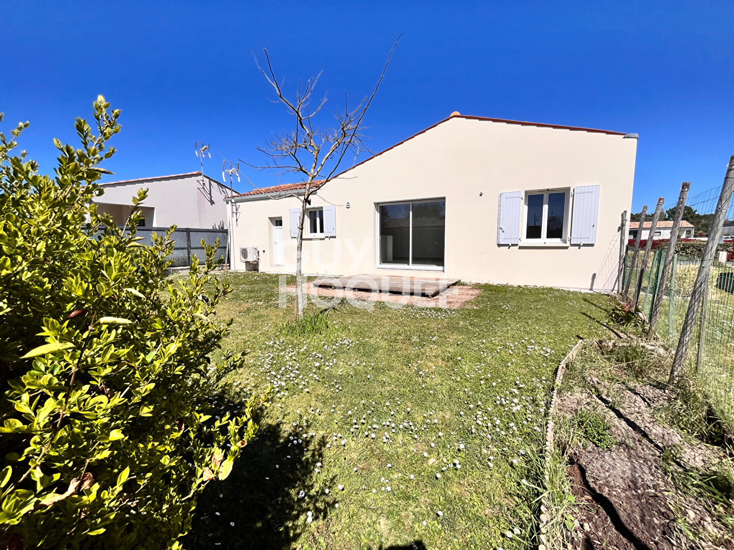 Maison LES MATHES de plain pied à proximité du centre ville