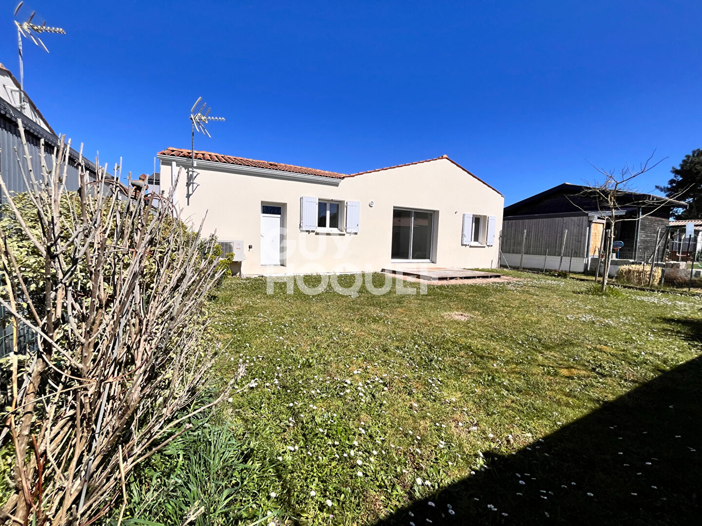 Maison LES MATHES de plain pied à proximité du centre ville