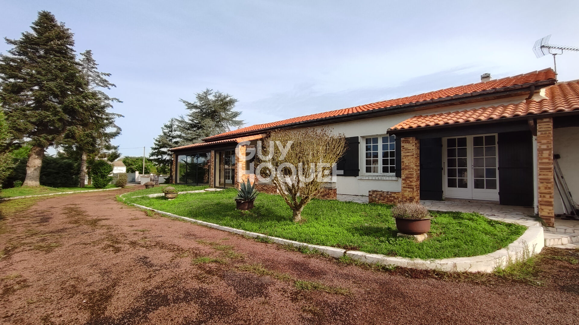 Plus de 200m² pour cette maison de 4 chambres et ses 3 garages