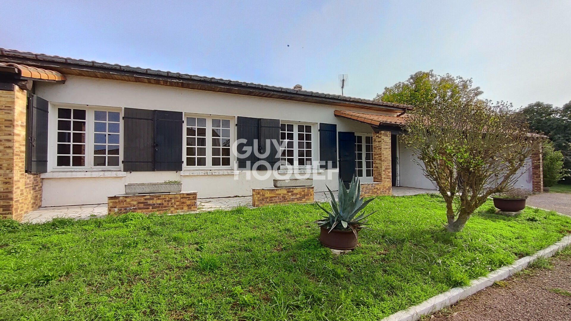 Plus de 200m² pour cette maison de 4 chambres et ses 3 garages