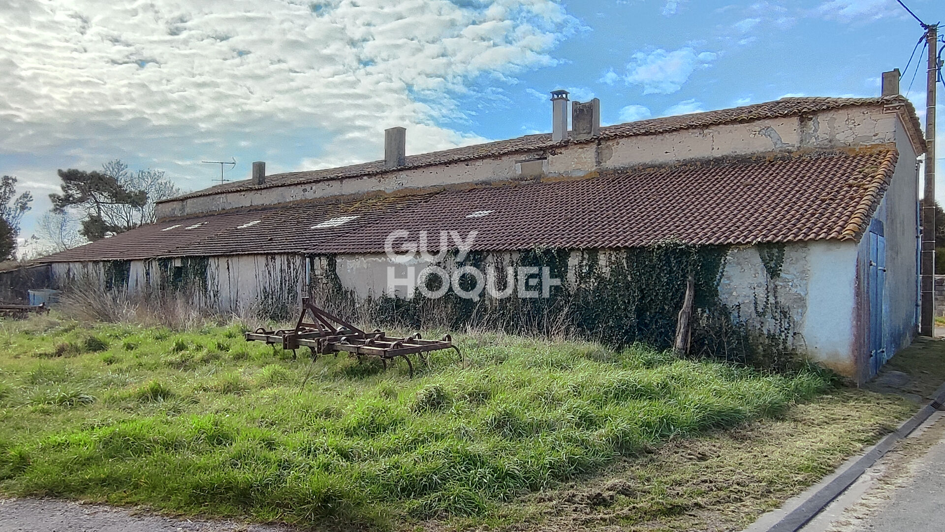 Ensemble immobilier et ses nombreuses dépendances