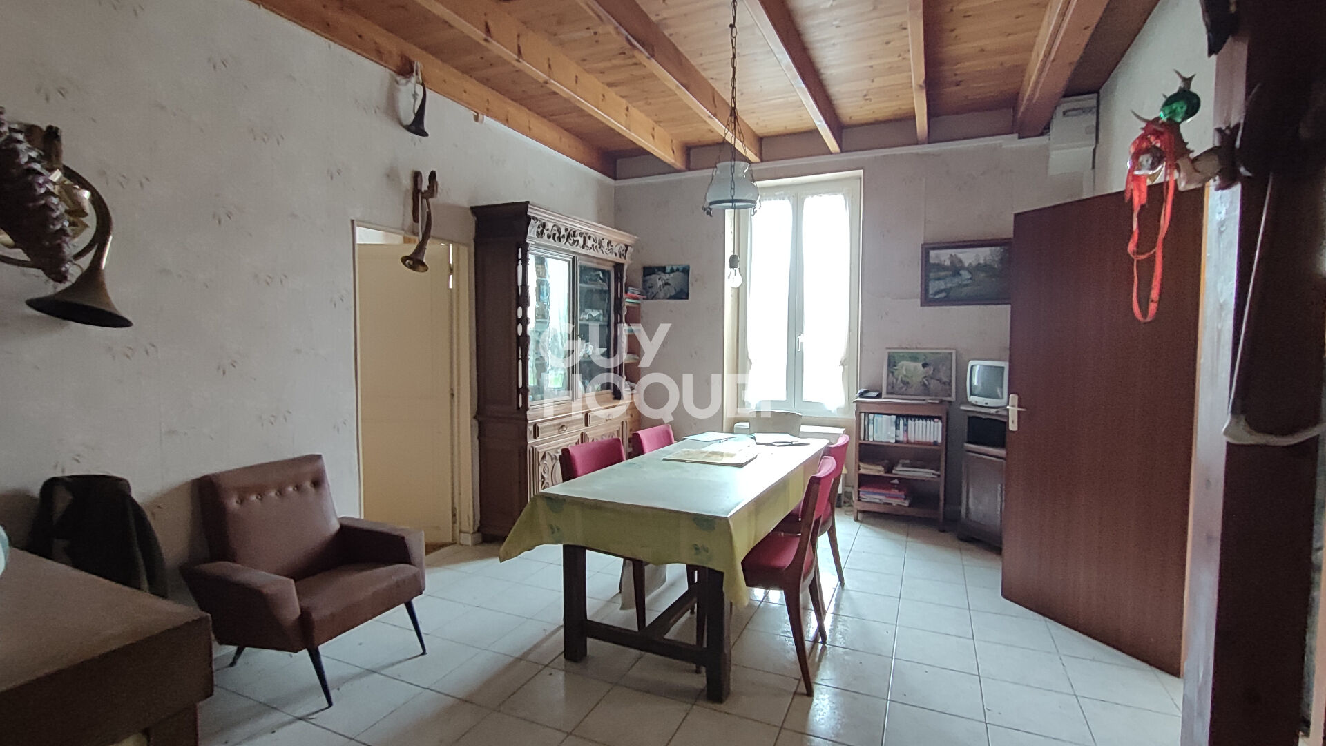 Ensemble immobilier et ses nombreuses dépendances