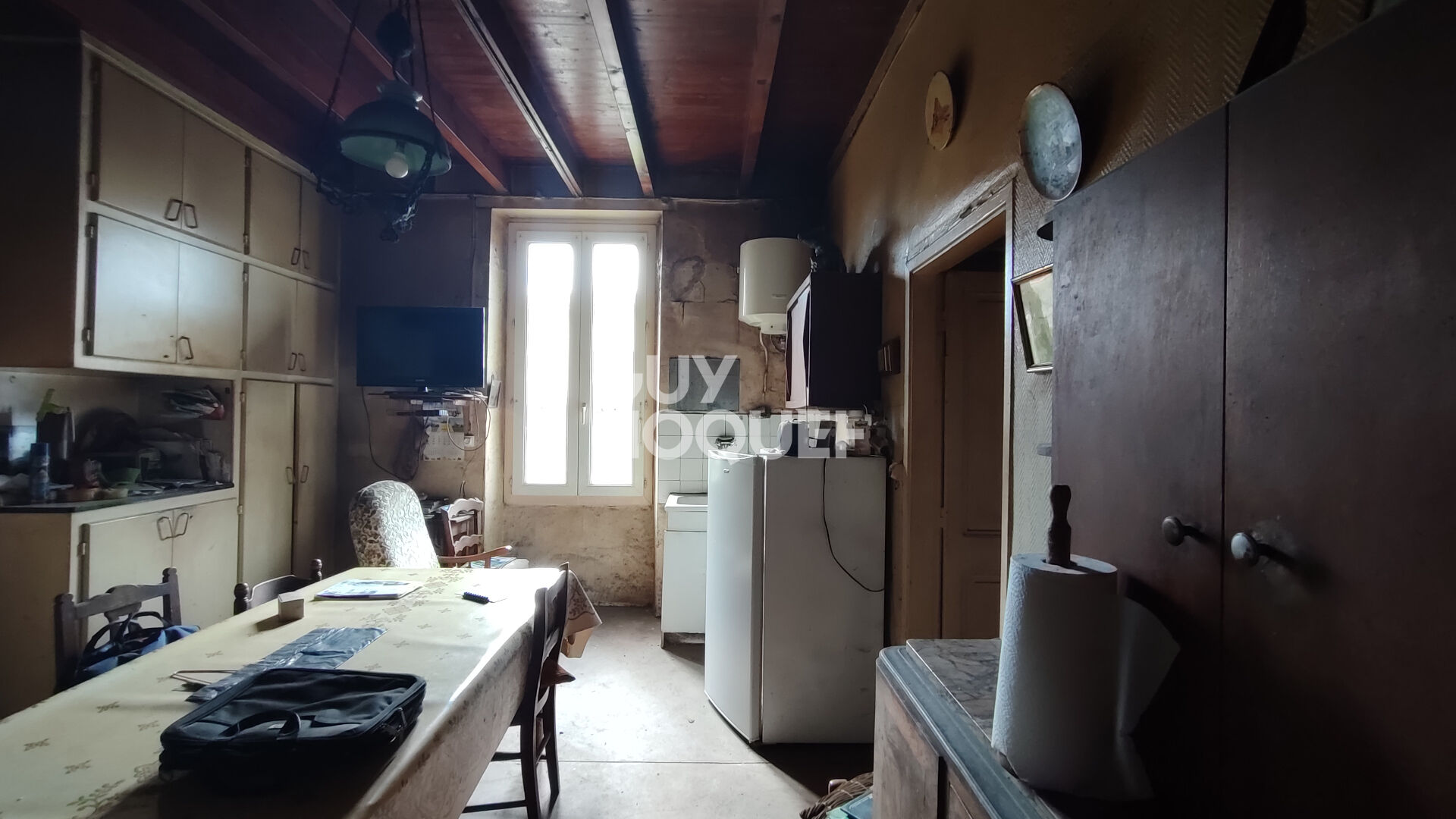 Ensemble immobilier et ses nombreuses dépendances