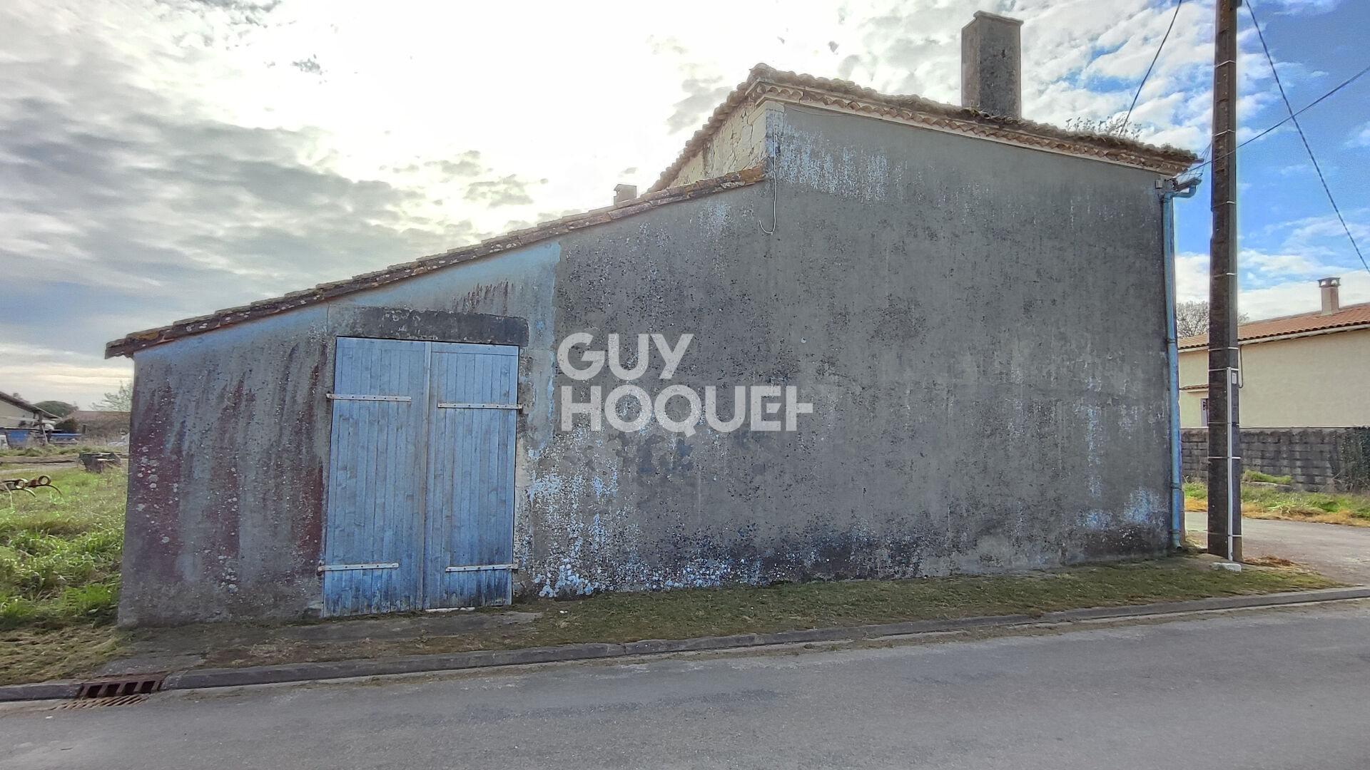 Ensemble immobilier et ses nombreuses dépendances