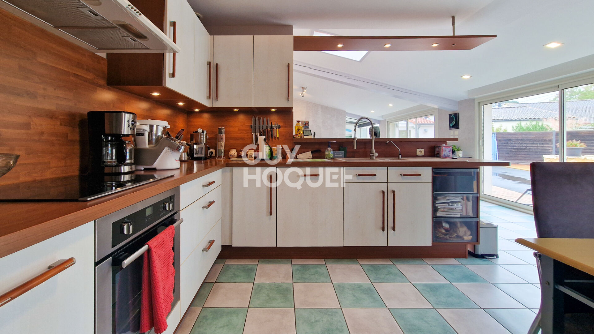 Maison à vendre à Arvert - 5 chambres, piscine chauffée et jardin spacieux
