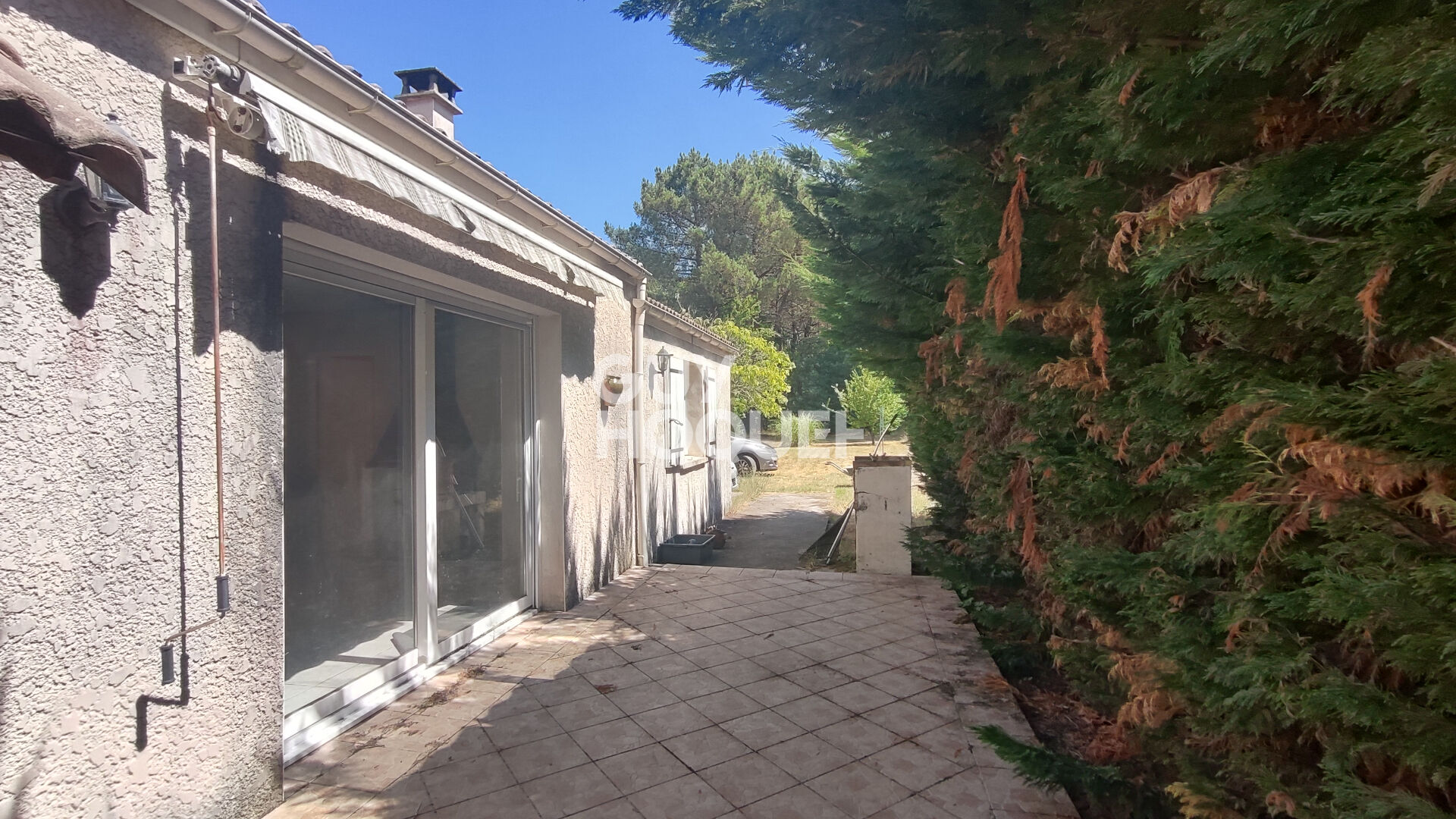 CHAILLEVETTE- Maison de 2 chambres dans secteur boisé
