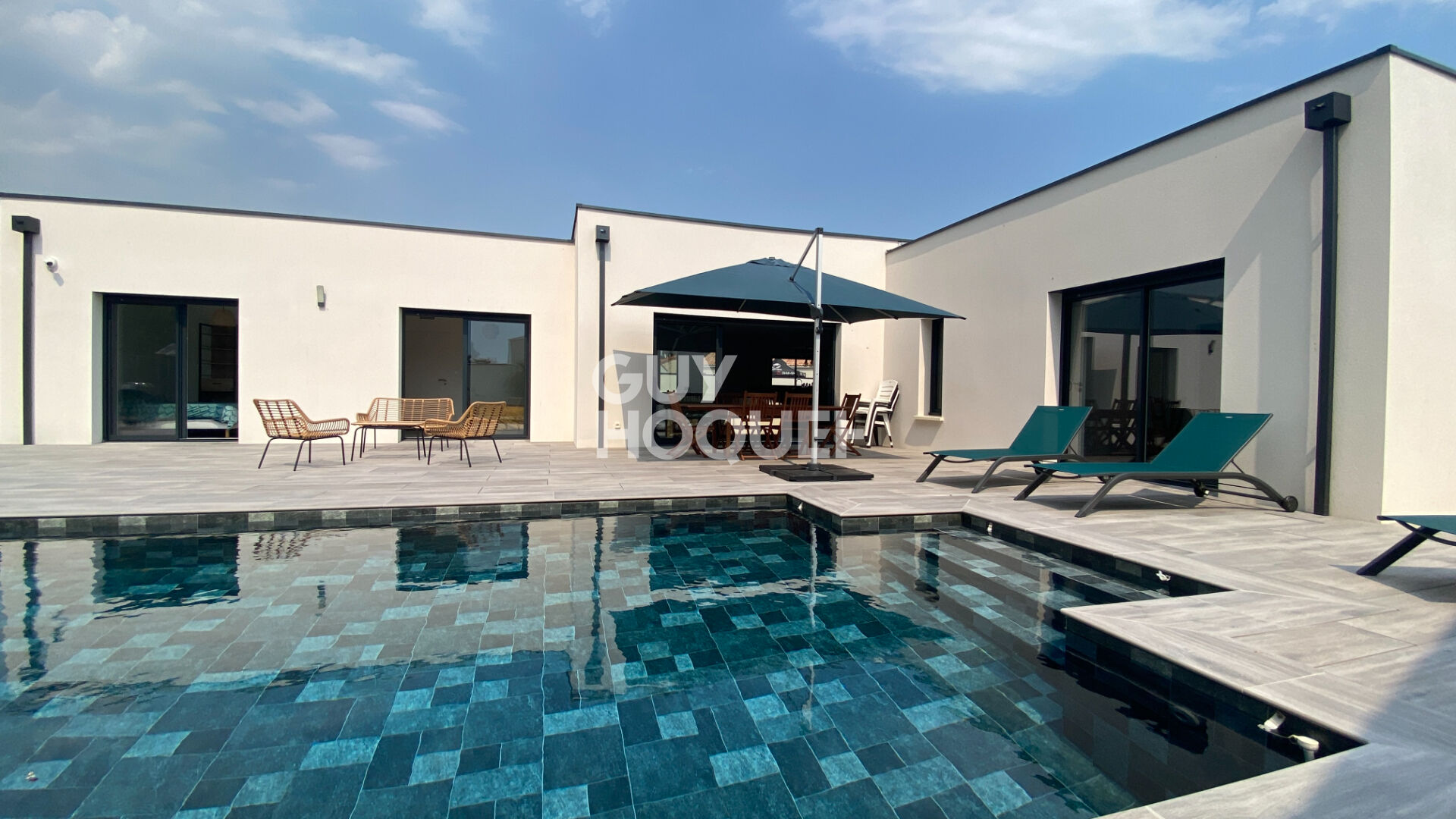 Villa contemporaine avec piscine