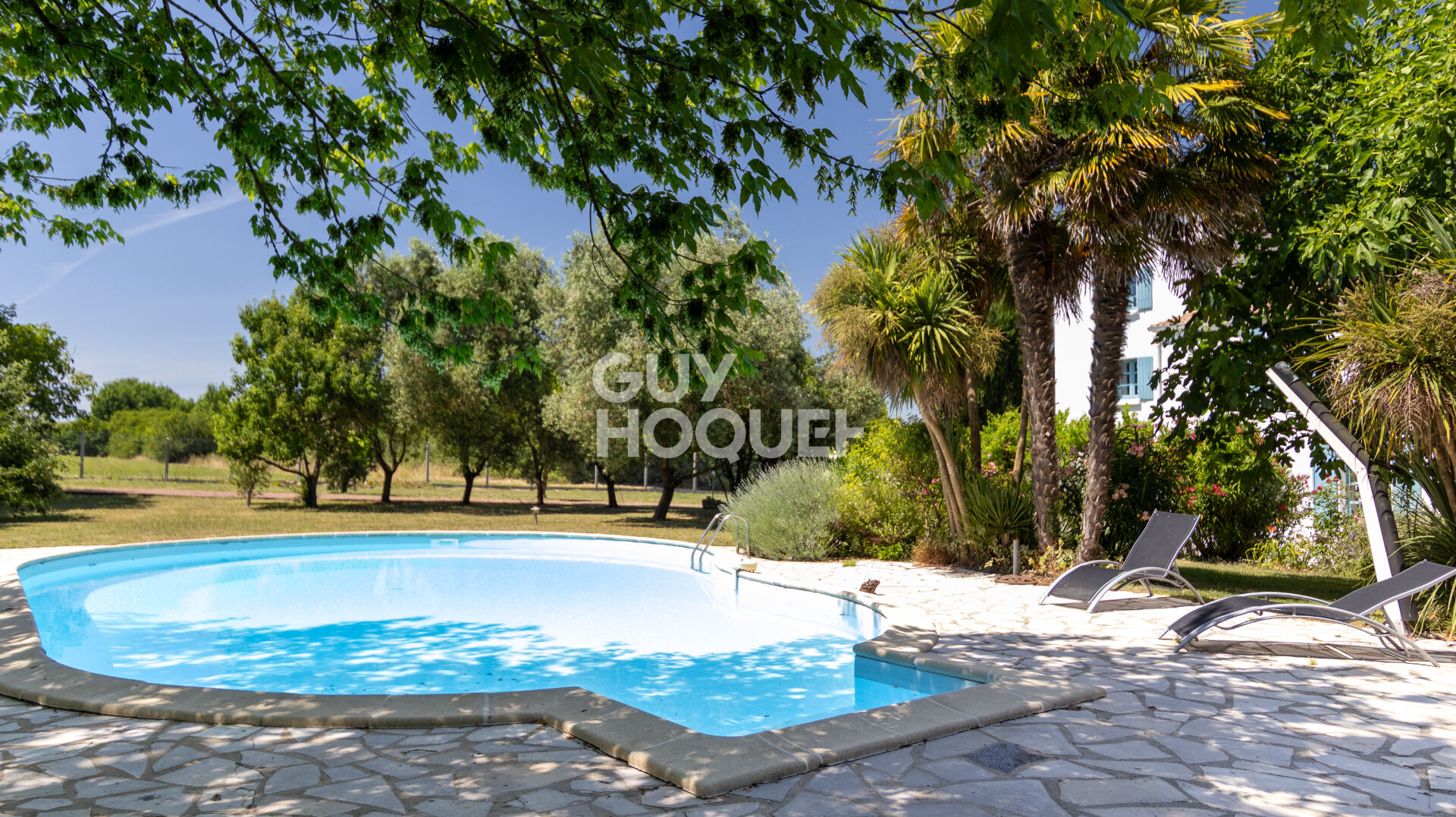 Maison d'exception à vendre à Chaillevette - 680 500 