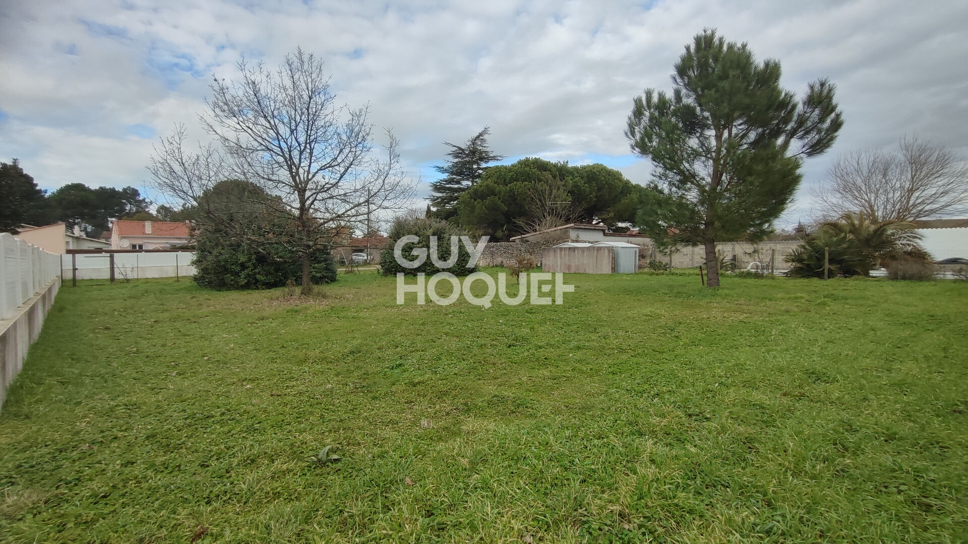 Å 650m du marché, Terrain viabilisé de 700 m2