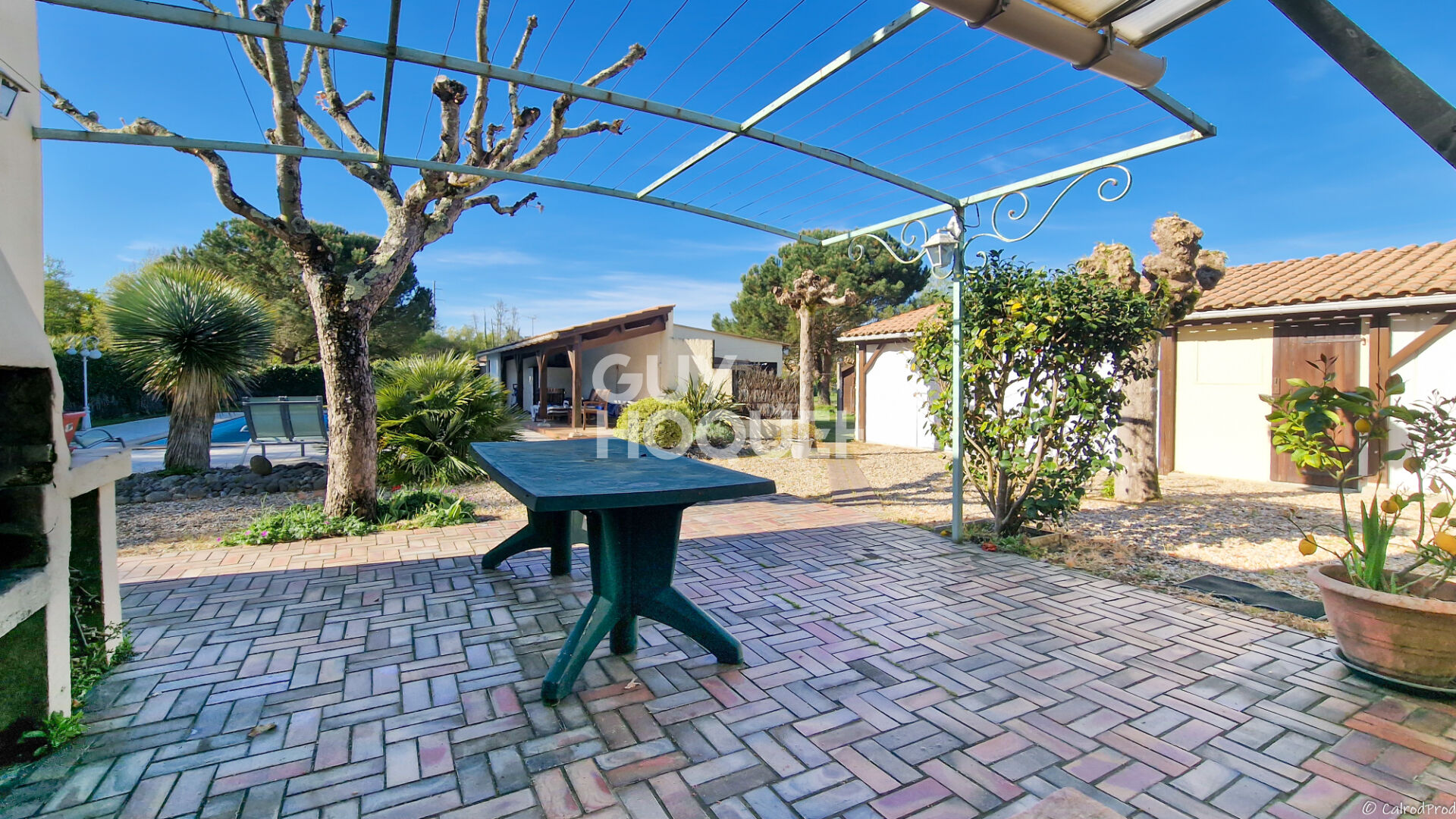 Exclusivité - Maison avec piscine et dépendances à La Tremblade