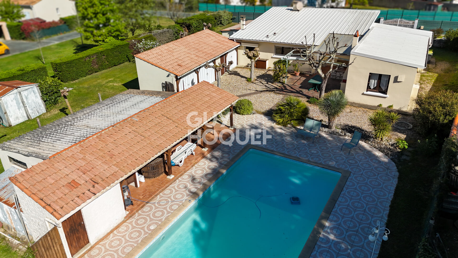 Exclusivité - Maison avec piscine et dépendances à La Tremblade