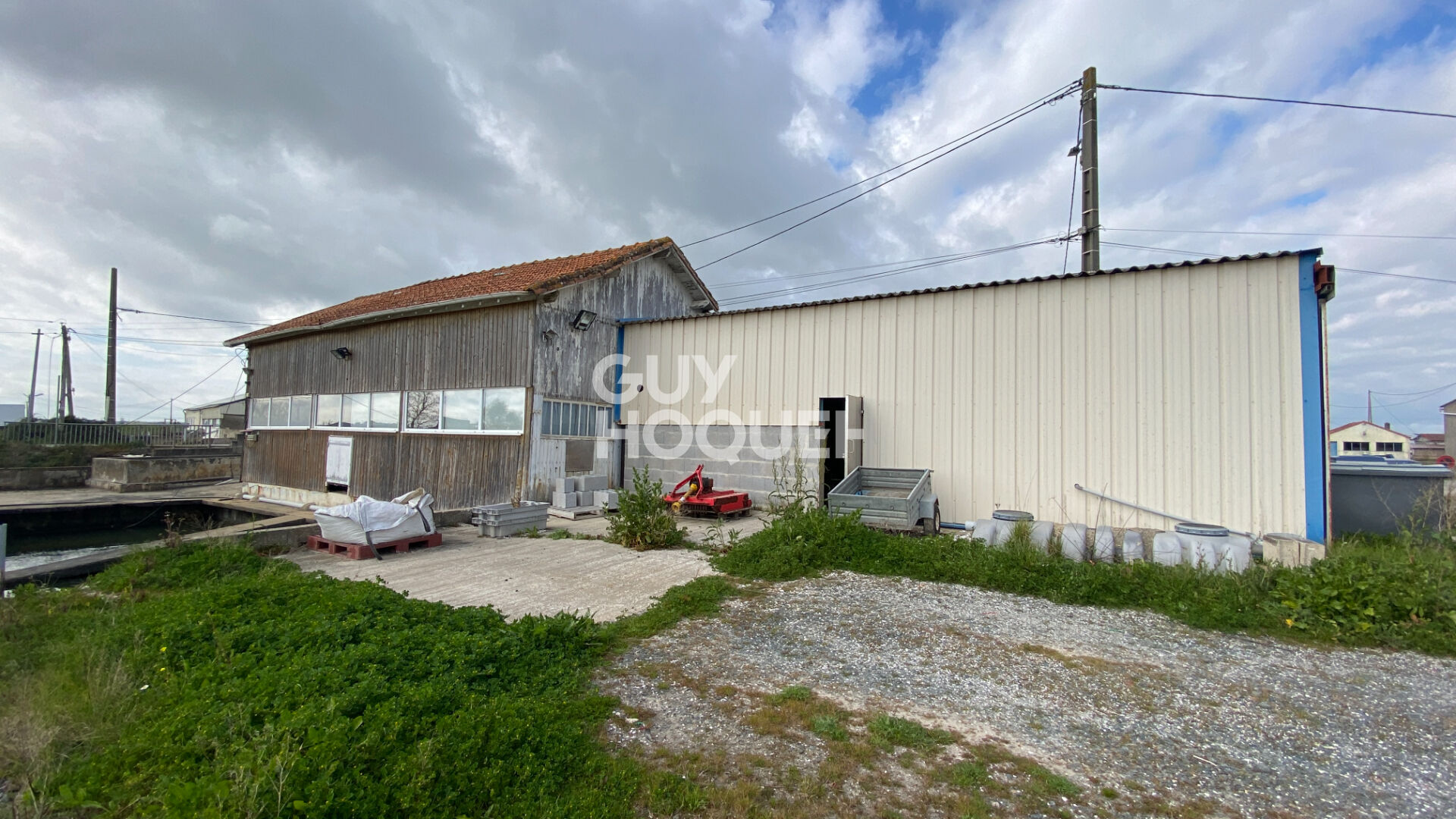 Batiment ostréicole avec claires