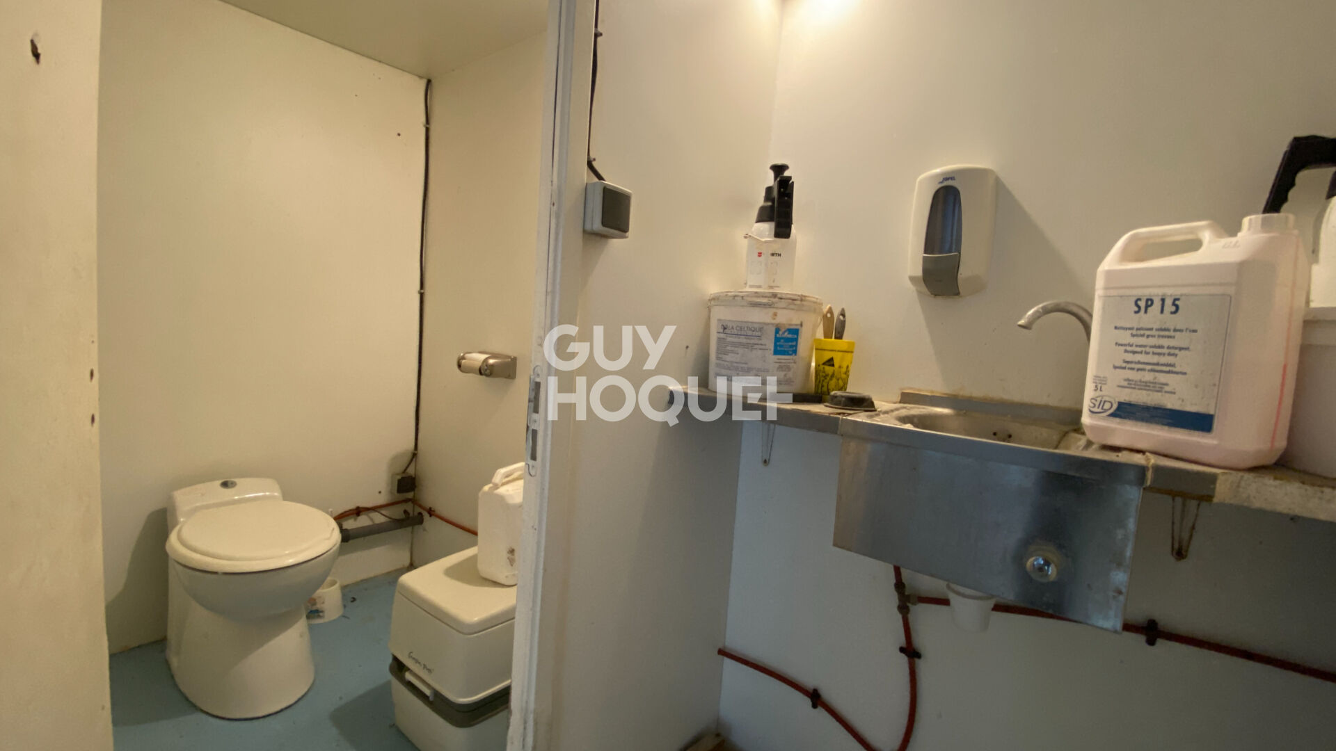 Batiment ostréicole avec claires