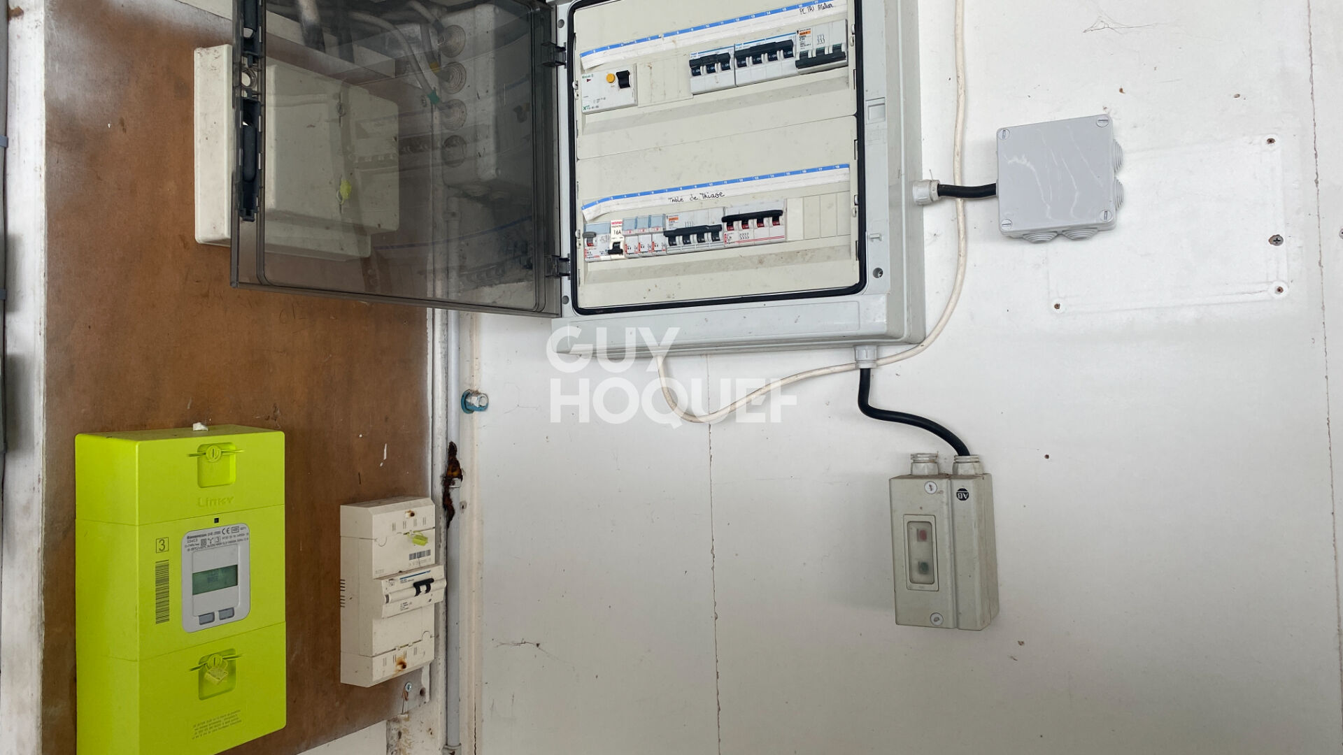 Batiment ostréicole avec claires