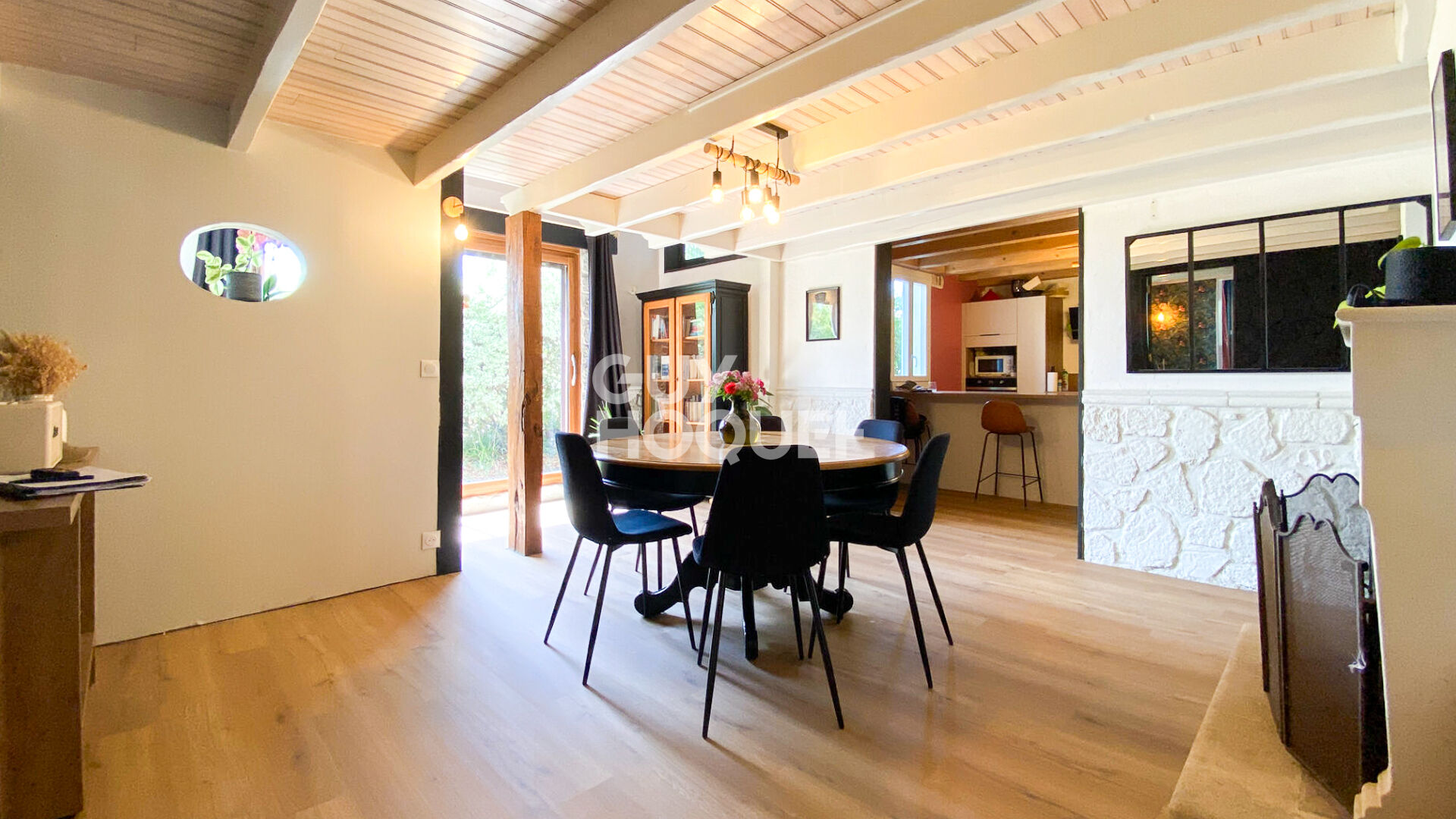 Maison Familiale de 180 m² avec Piscine et Double Garage
