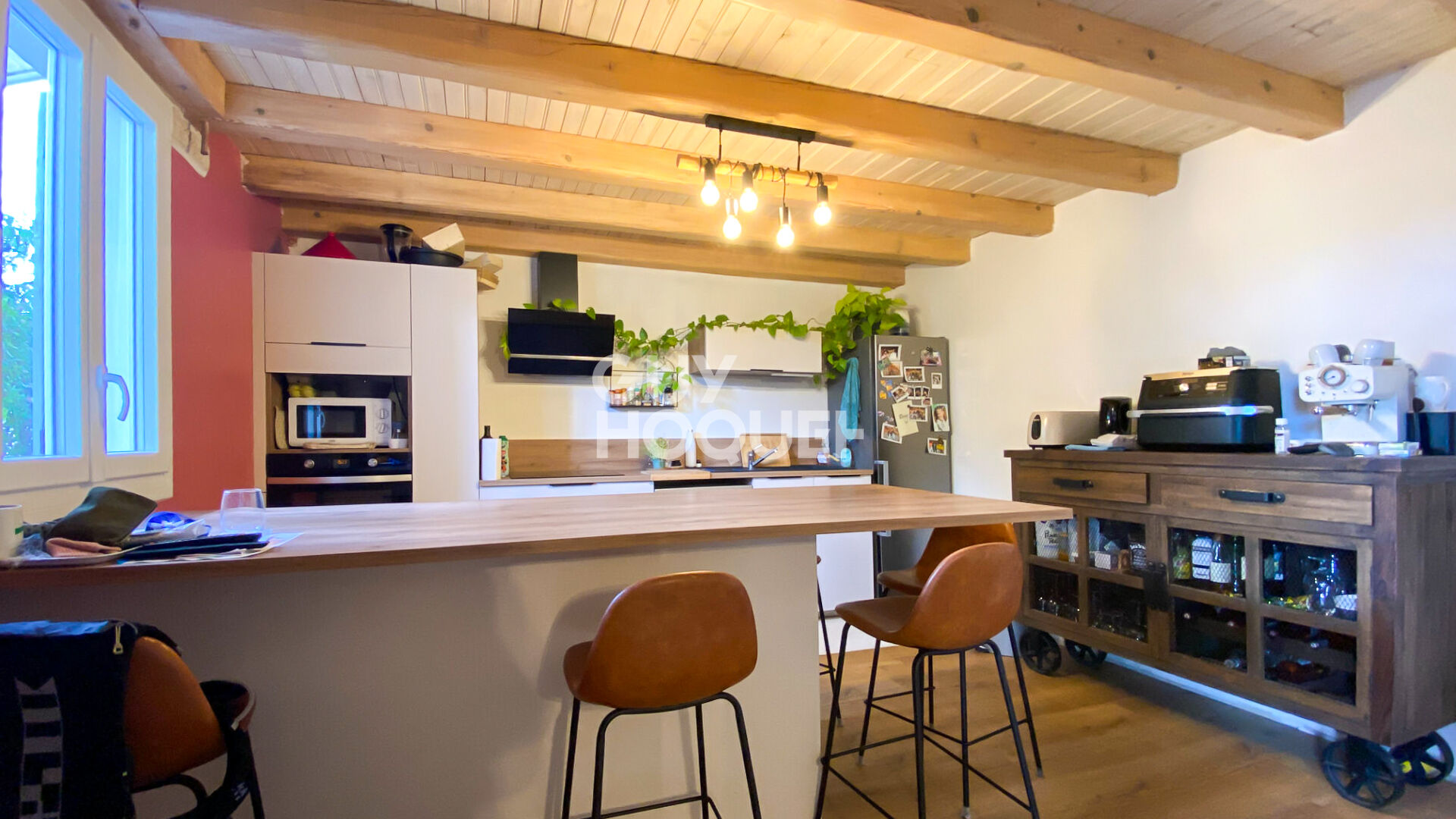 Maison Familiale de 180 m² avec Piscine et Double Garage