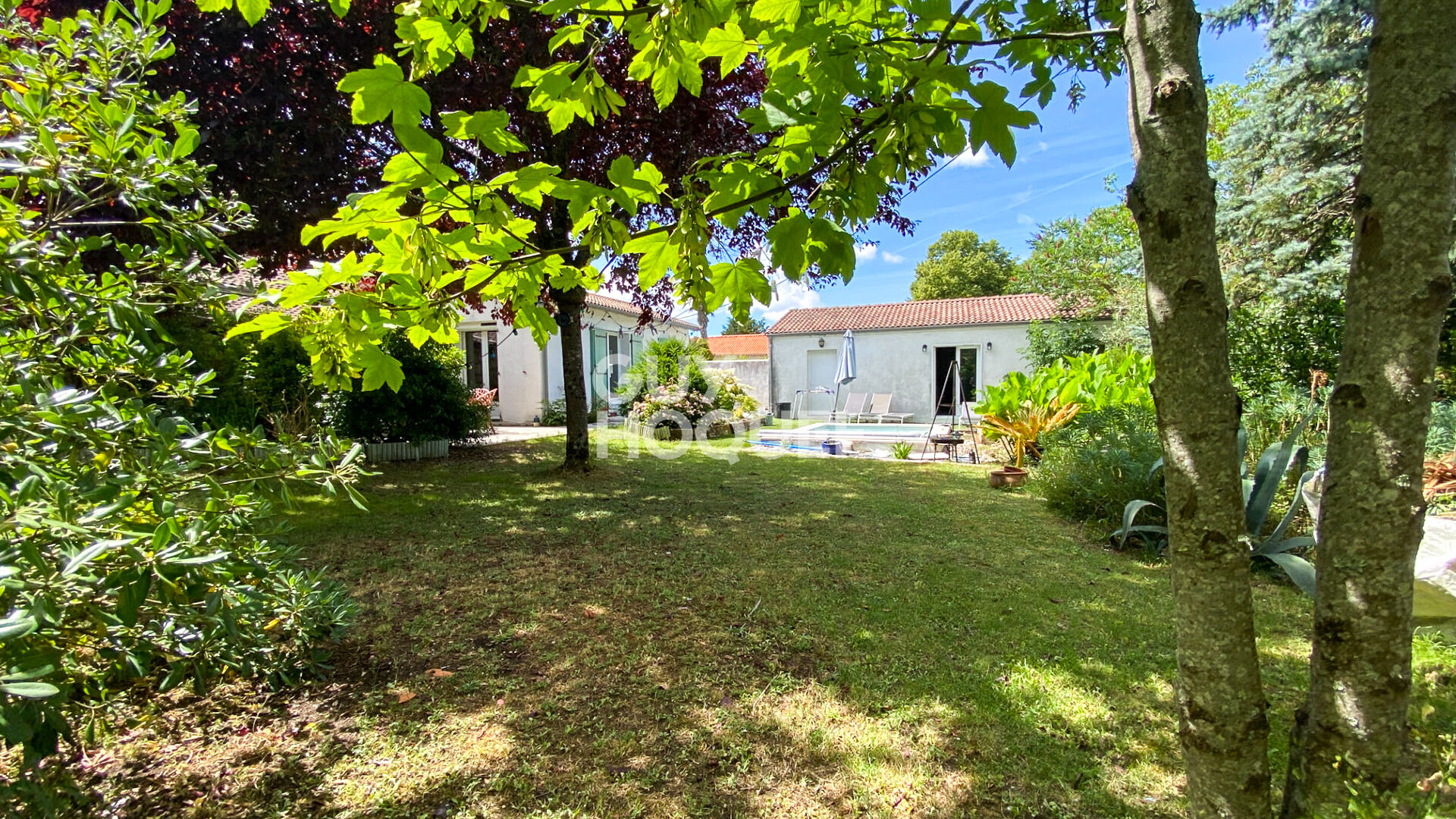 Maison Familiale de 180 m² avec Piscine et Double Garage