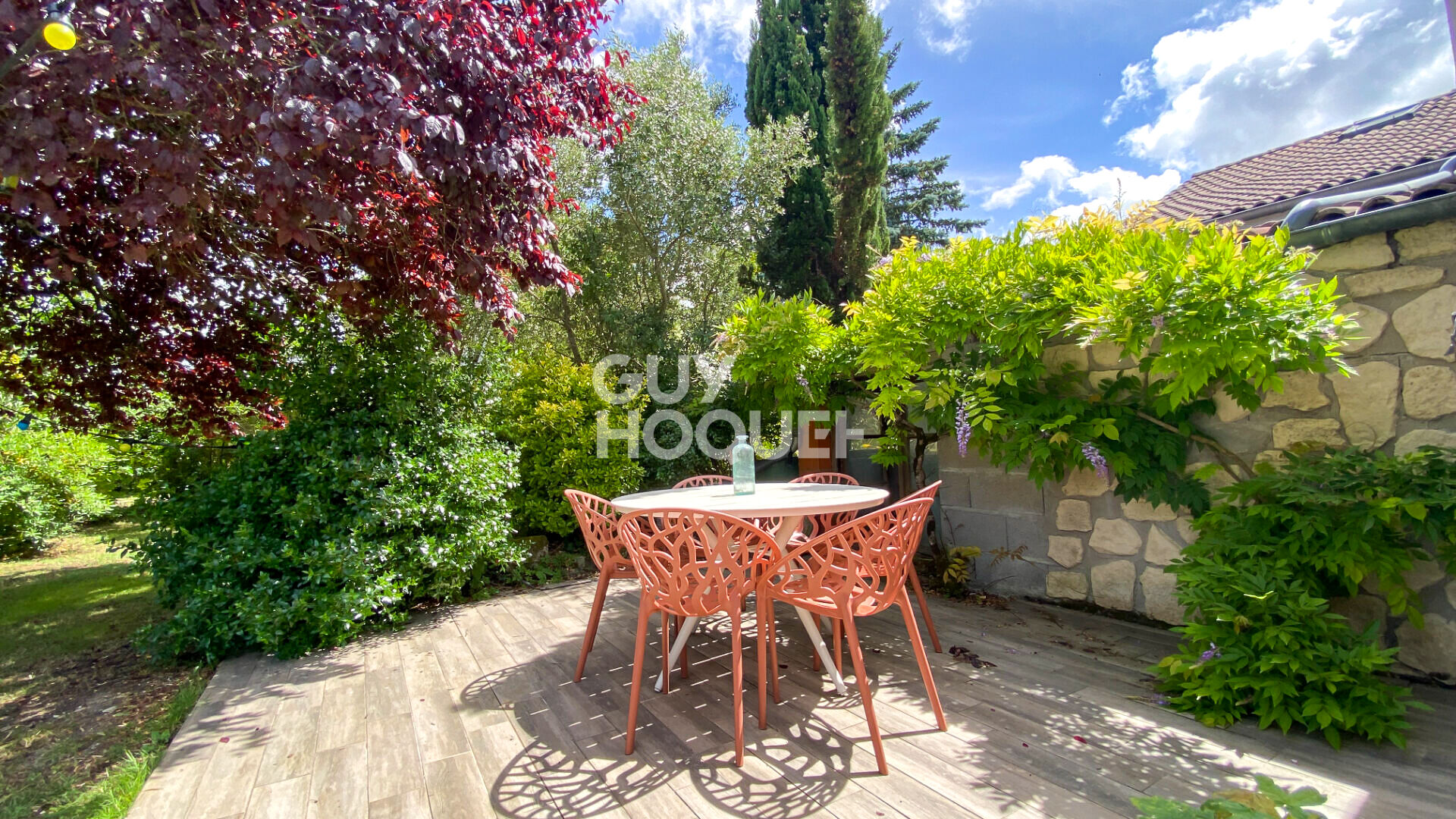 Maison Familiale de 180 m² avec Piscine et Double Garage
