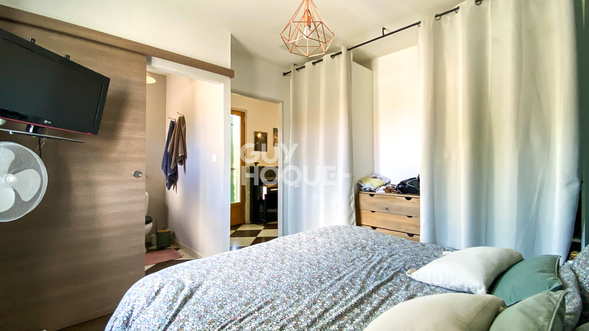 Maison Familiale de 180 m² avec Piscine et Double Garage