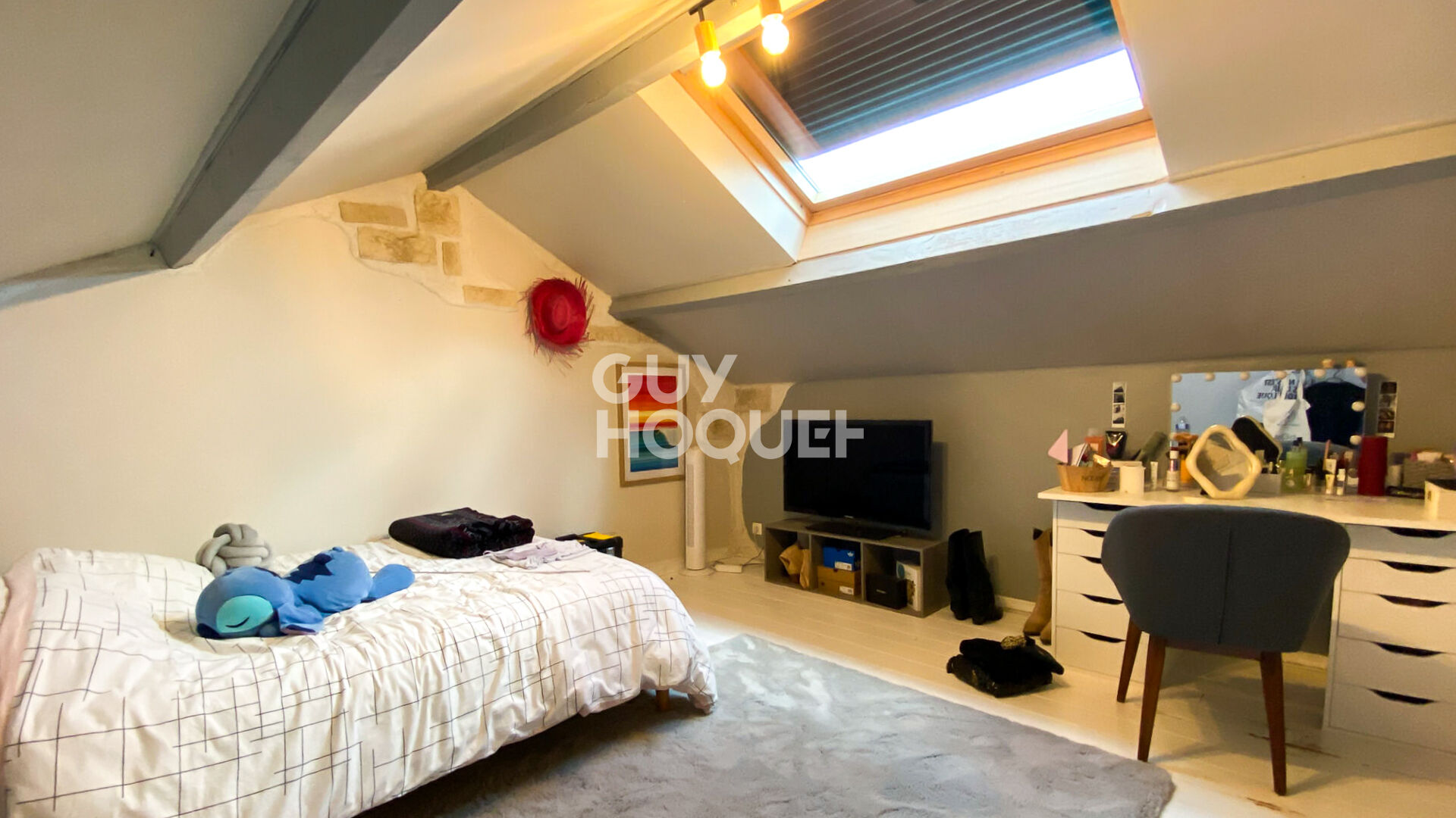 Maison Familiale de 180 m² avec Piscine et Double Garage