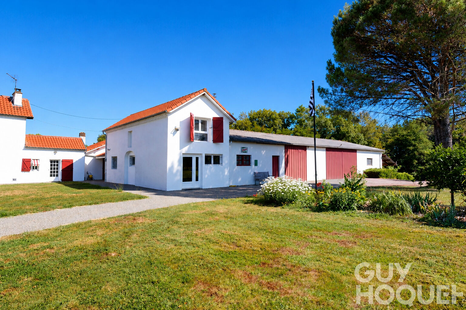 Belle propriété de caractère avec annexe et dépendance