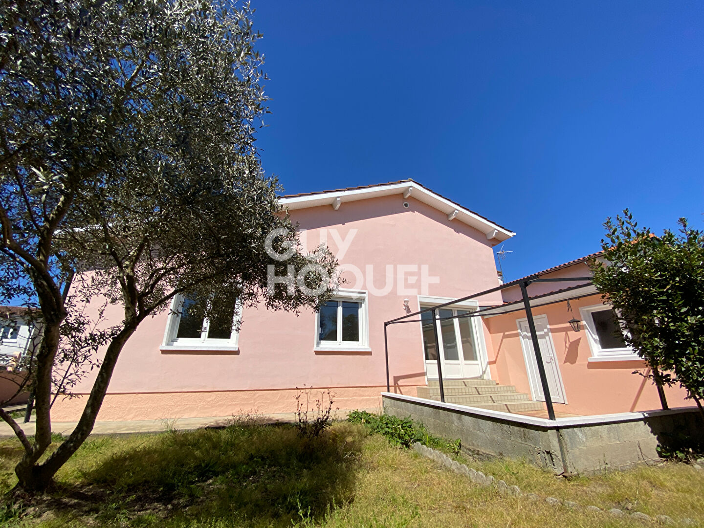 Maison plain-pied centre ville d'Artix 4 pièce(s) 80 m2