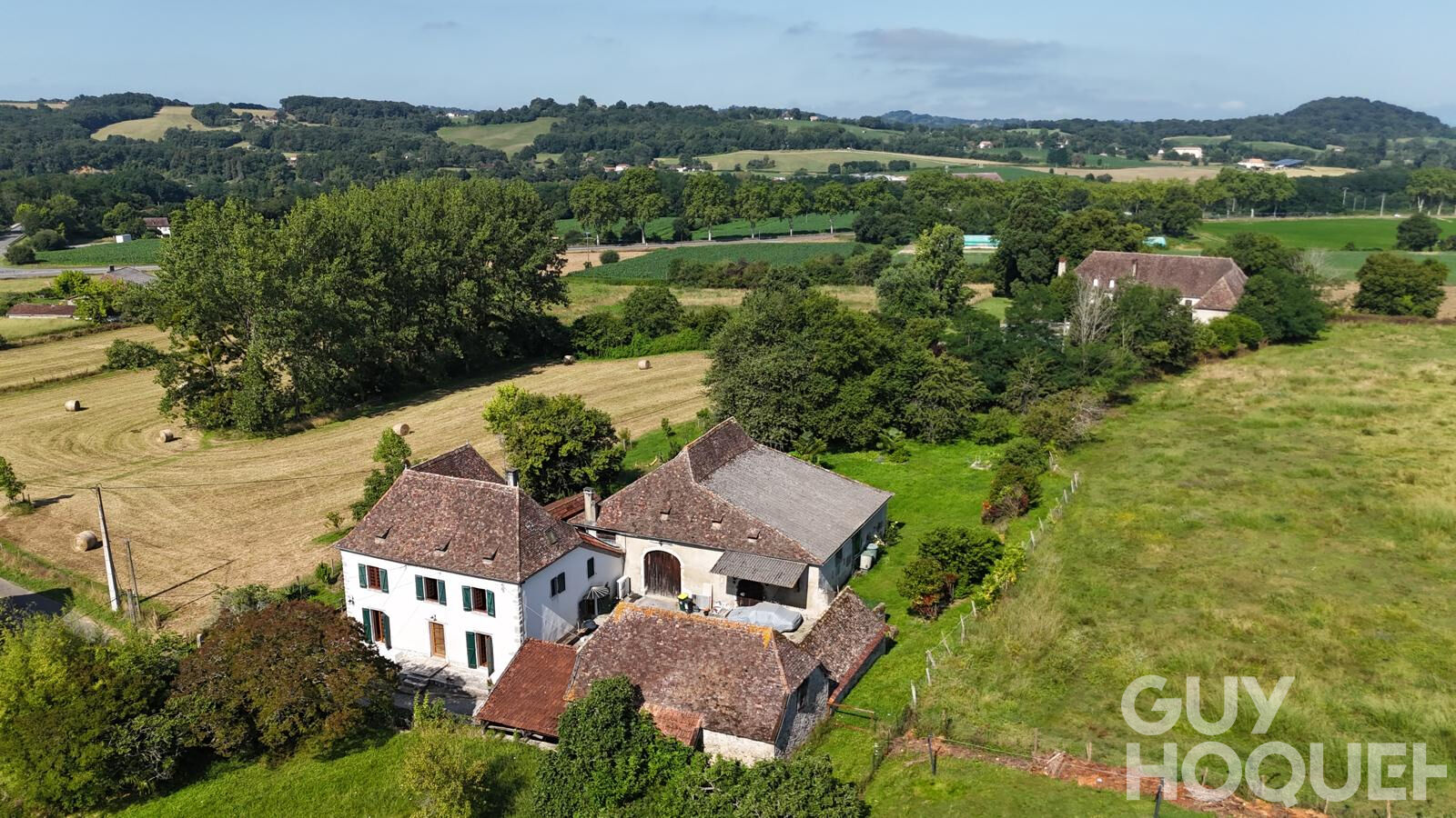 Maison Orthez : corps de ferme avec dépendance et 2 hectare de terrain