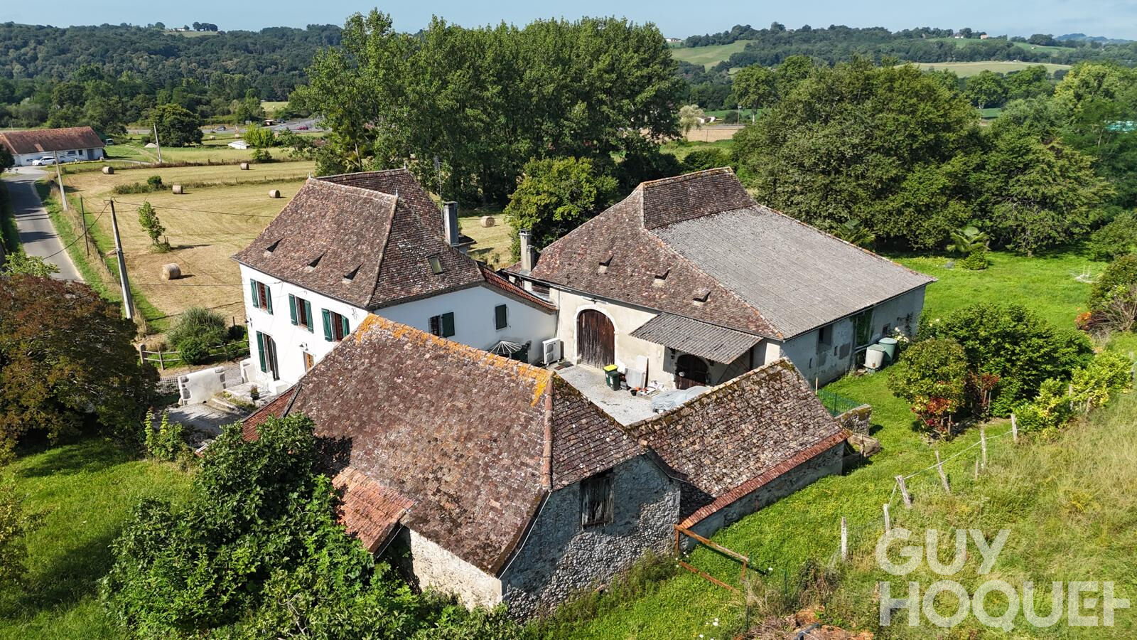 Maison Orthez : corps de ferme avec dépendance et 2 hectare de terrain