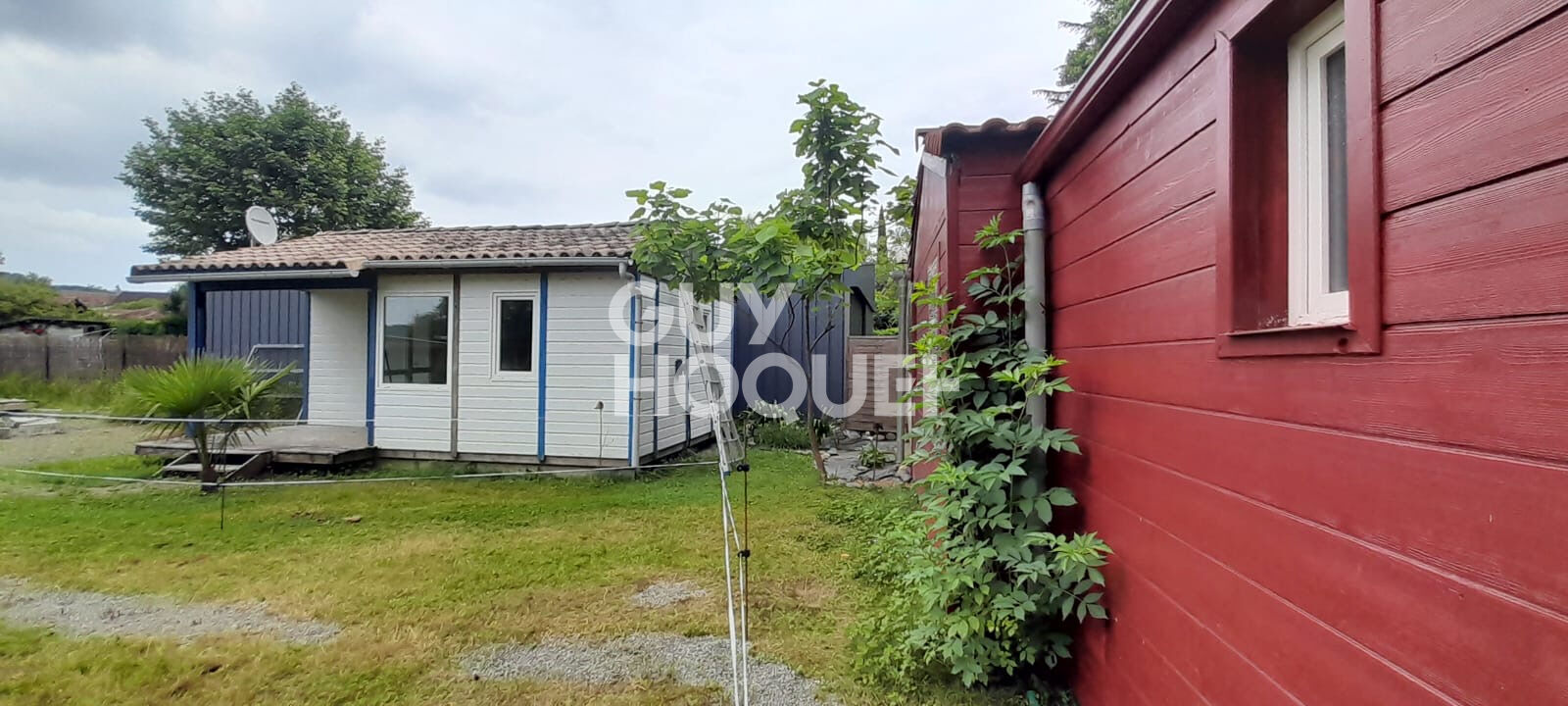 ANCIEN CAMPING 8 CHALETS à LAAS