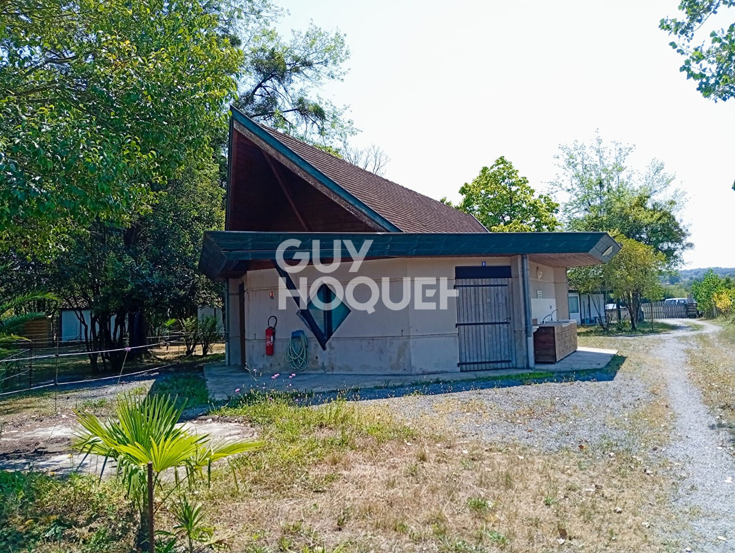 ANCIEN CAMPING 8 CHALETS à LAAS