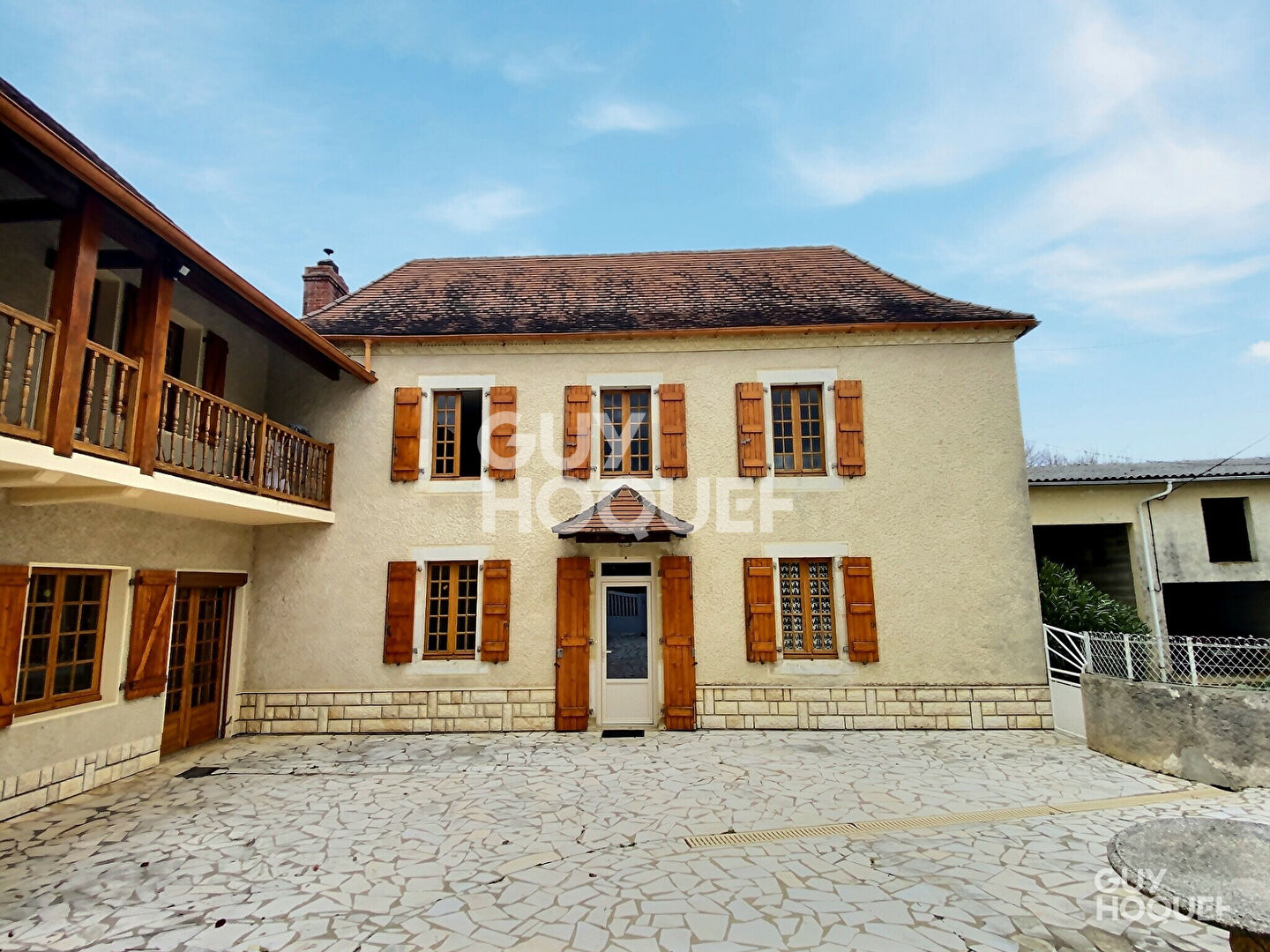 Maison de maître 243 m² avec volumineuses dépendances et grand terrain
