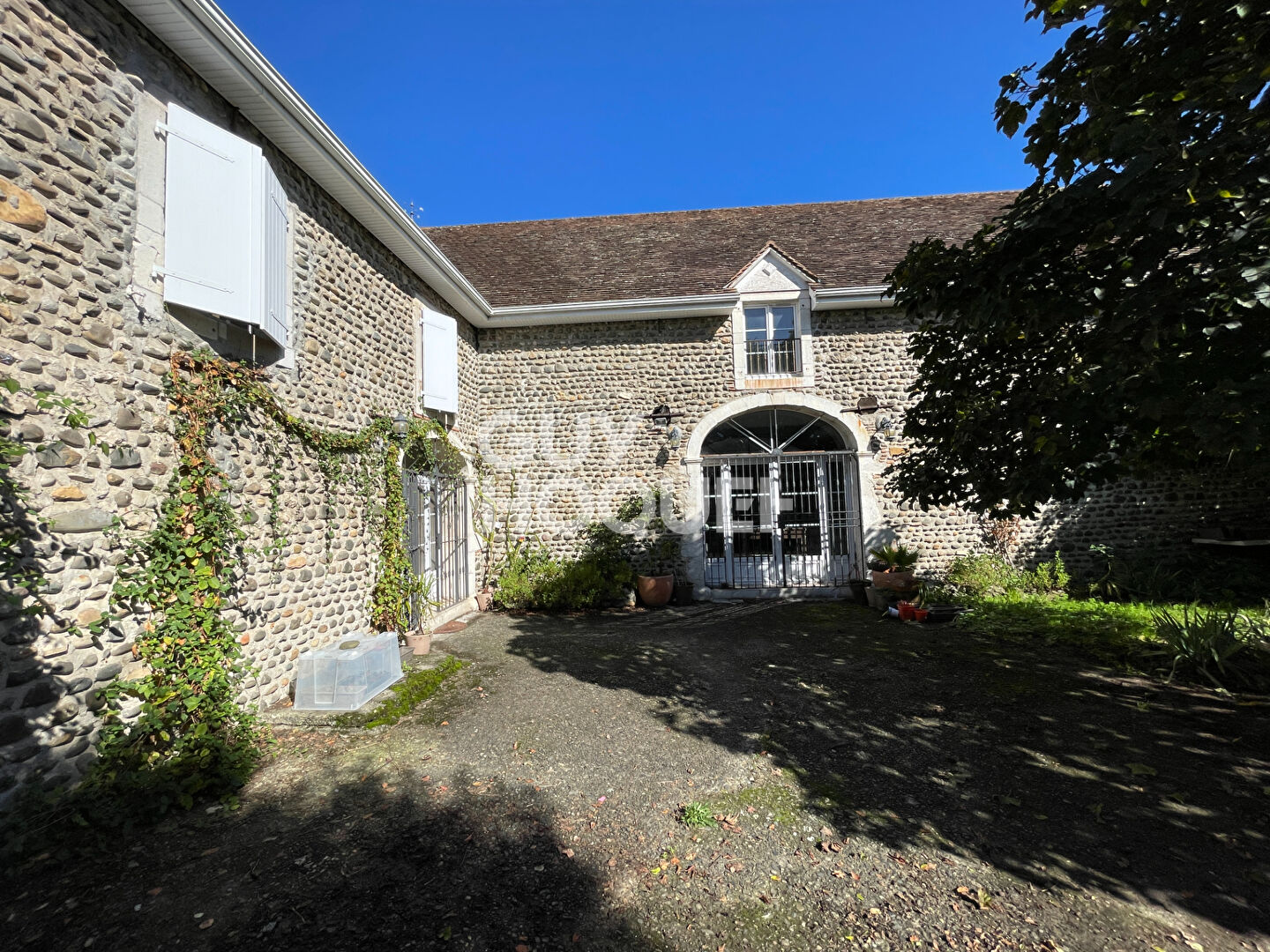 Maison de caractère du XVII ème siècle entièrement rénovée - 5 chambres-362 m² habitables