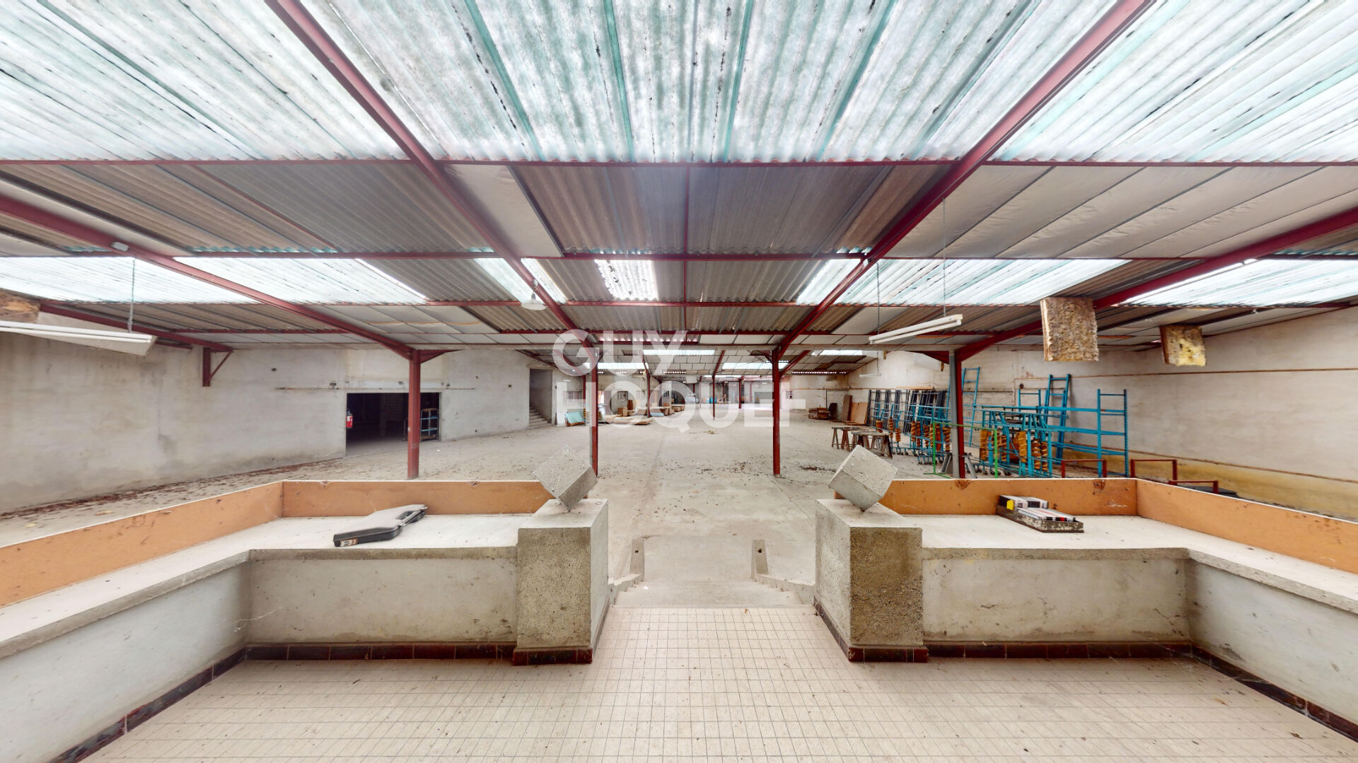 Entrepôts 3200 m²  avec quais de chargements proche Aire sur l'Adour