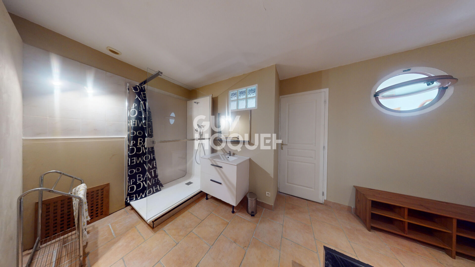 Maison atypique de 367 m²  avec appartements annexe
