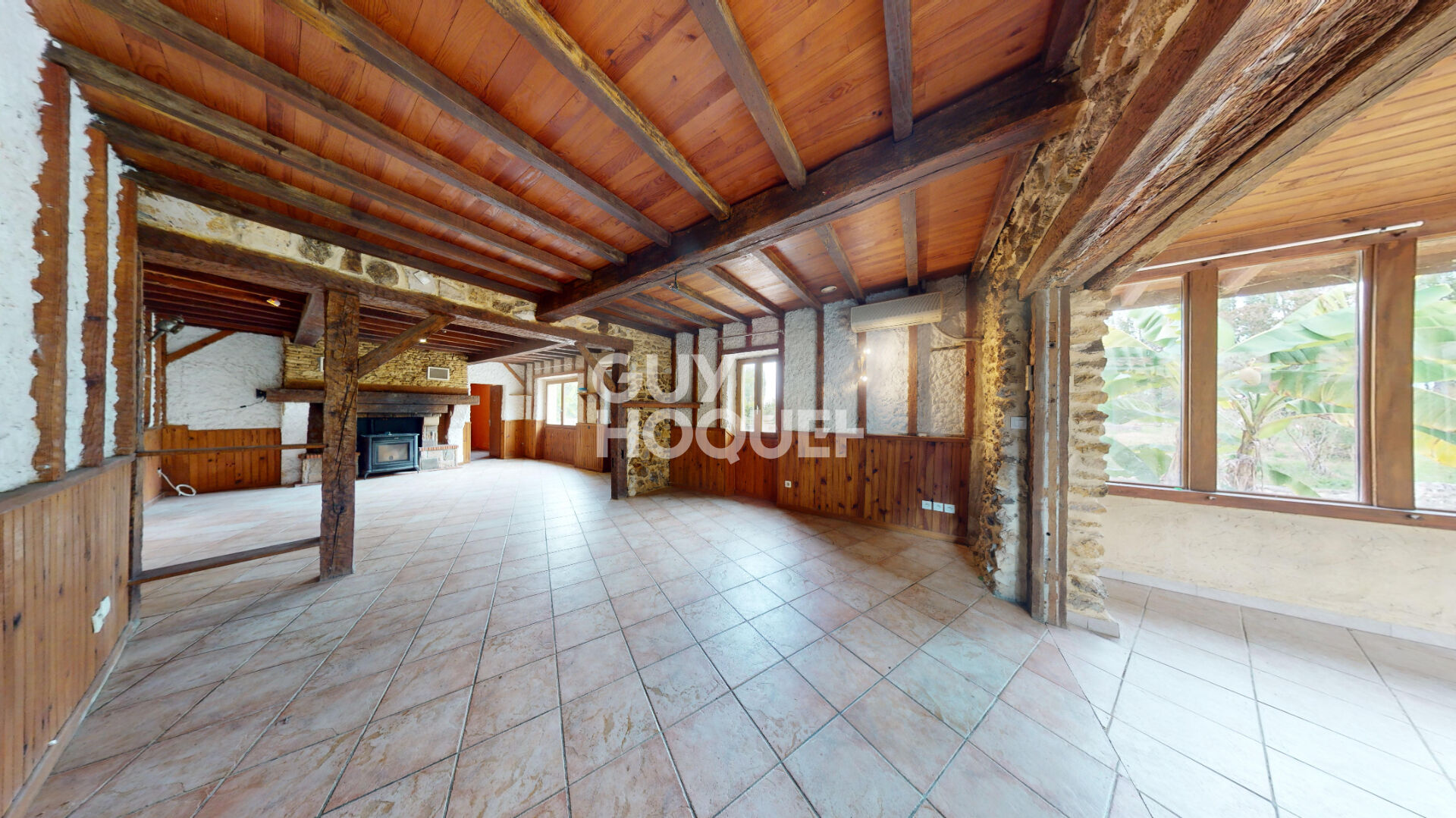 Propriété 371 m² avec dépendances, boxs pour chevaux et 1ha de terrain