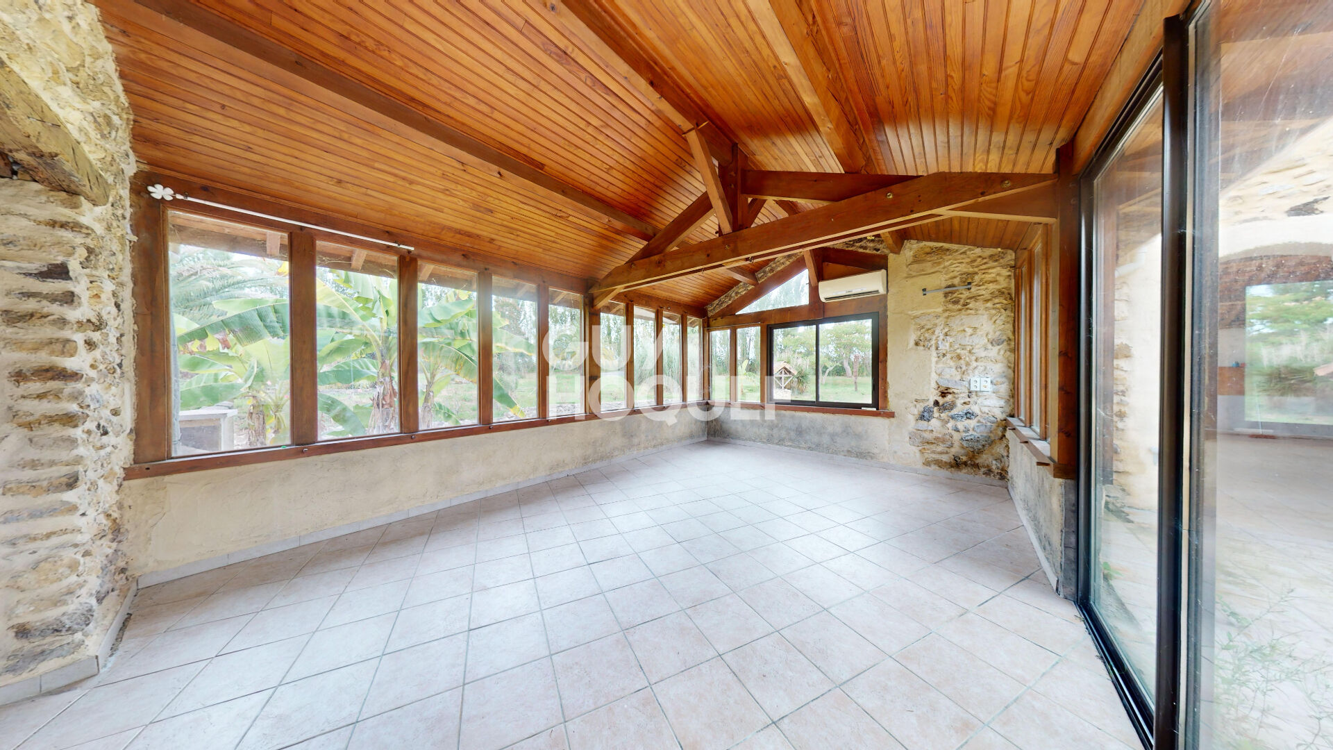 Propriété 371 m² avec dépendances, boxs pour chevaux et 1ha de terrain