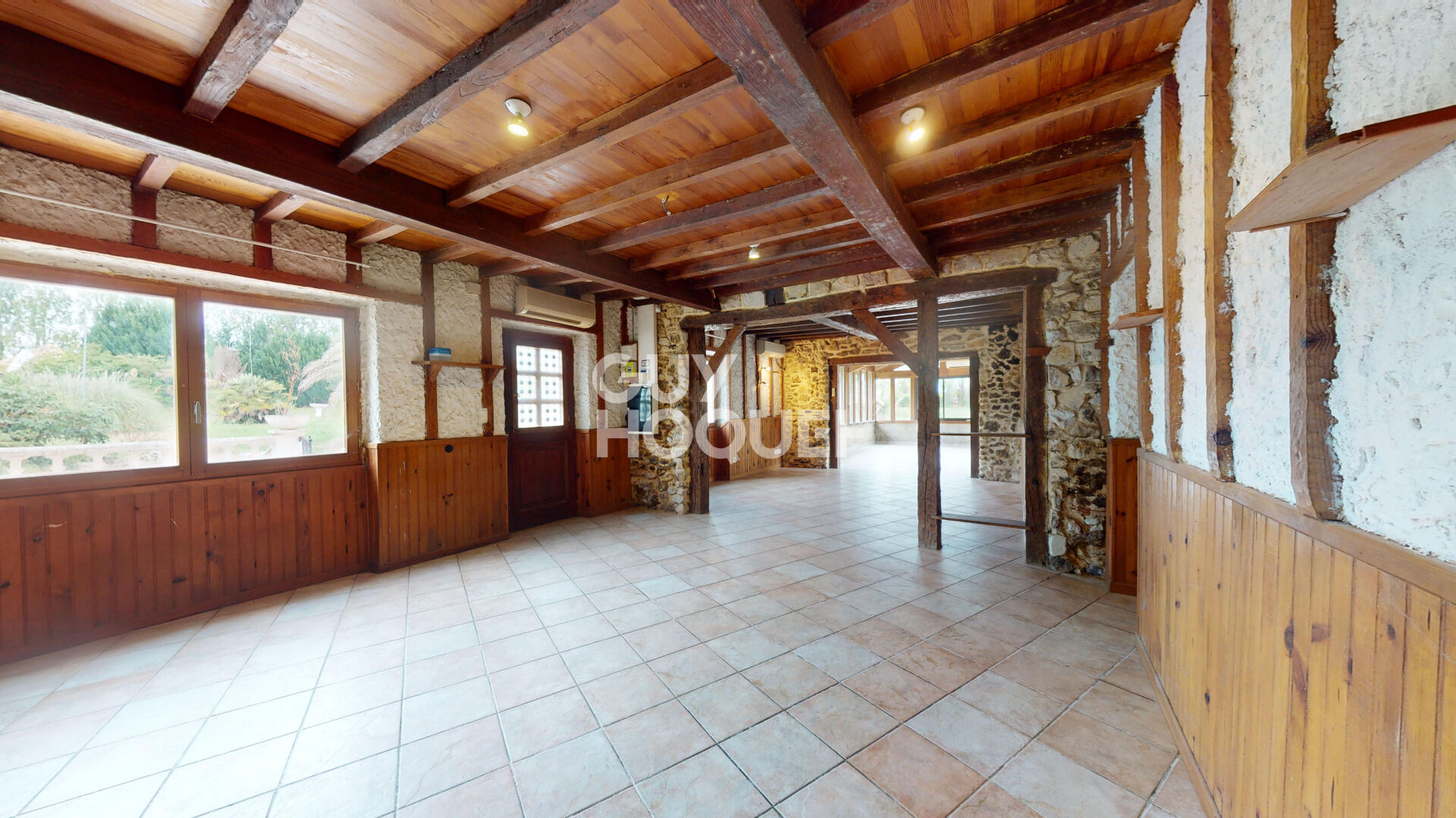 Propriété 371 m² avec dépendances, boxs pour chevaux et 1ha de terrain