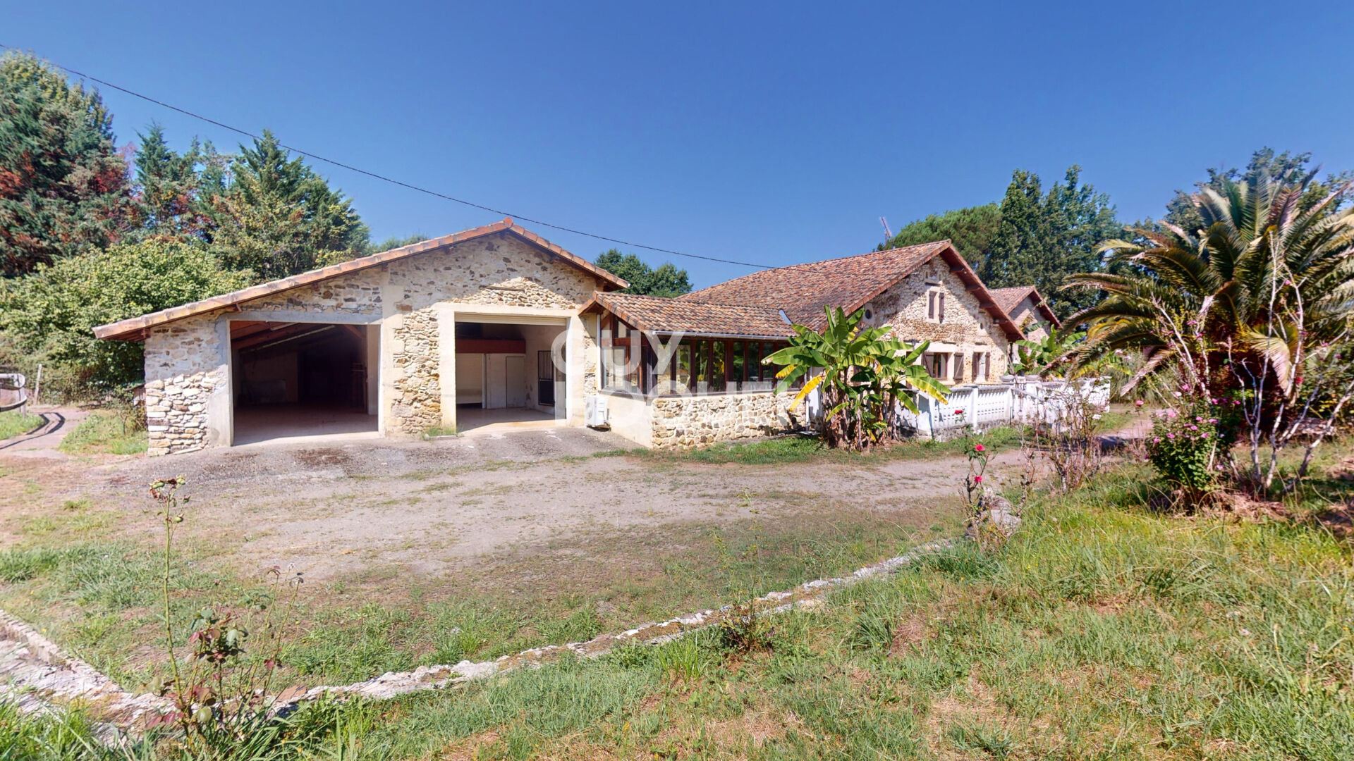 Propriété 371 m² avec dépendances, boxs pour chevaux et 1ha de terrain