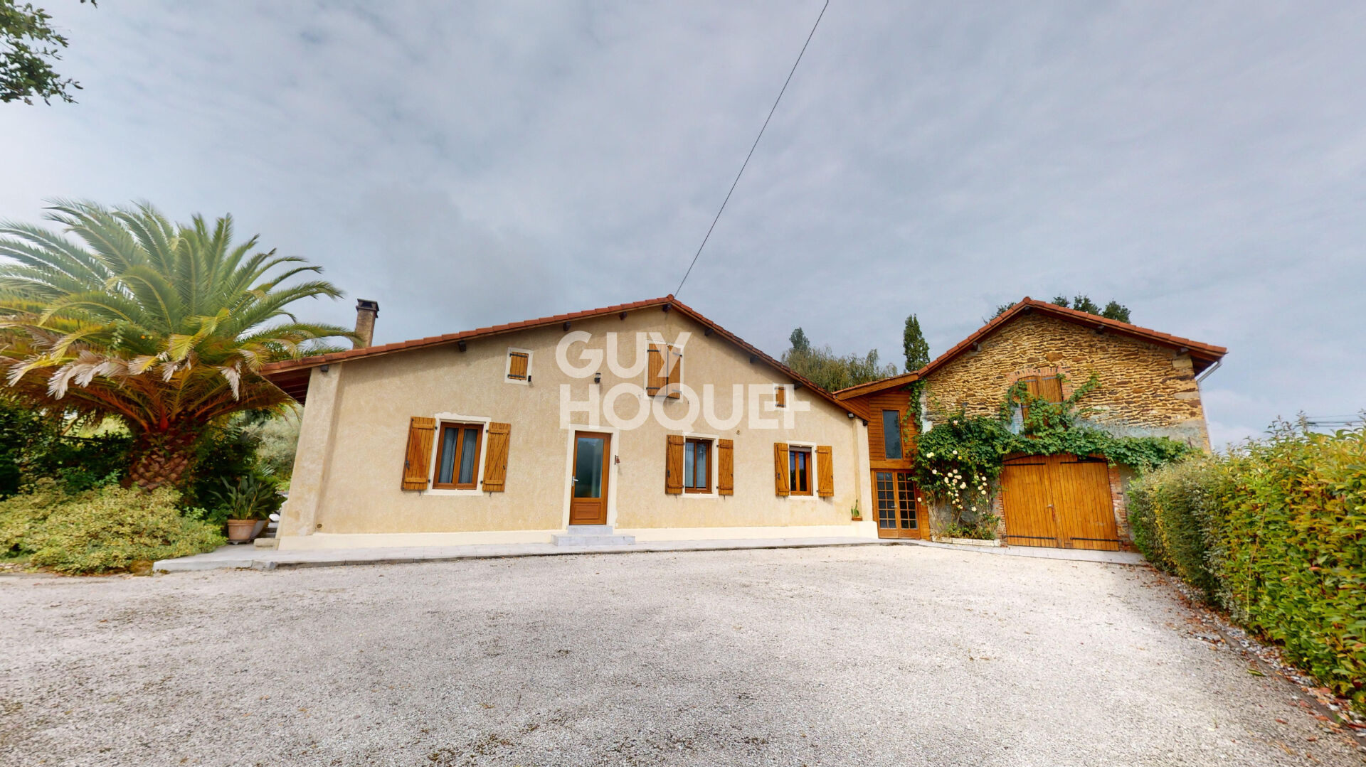 Maison de caractère 187 m² avec dépendance et piscine couverte