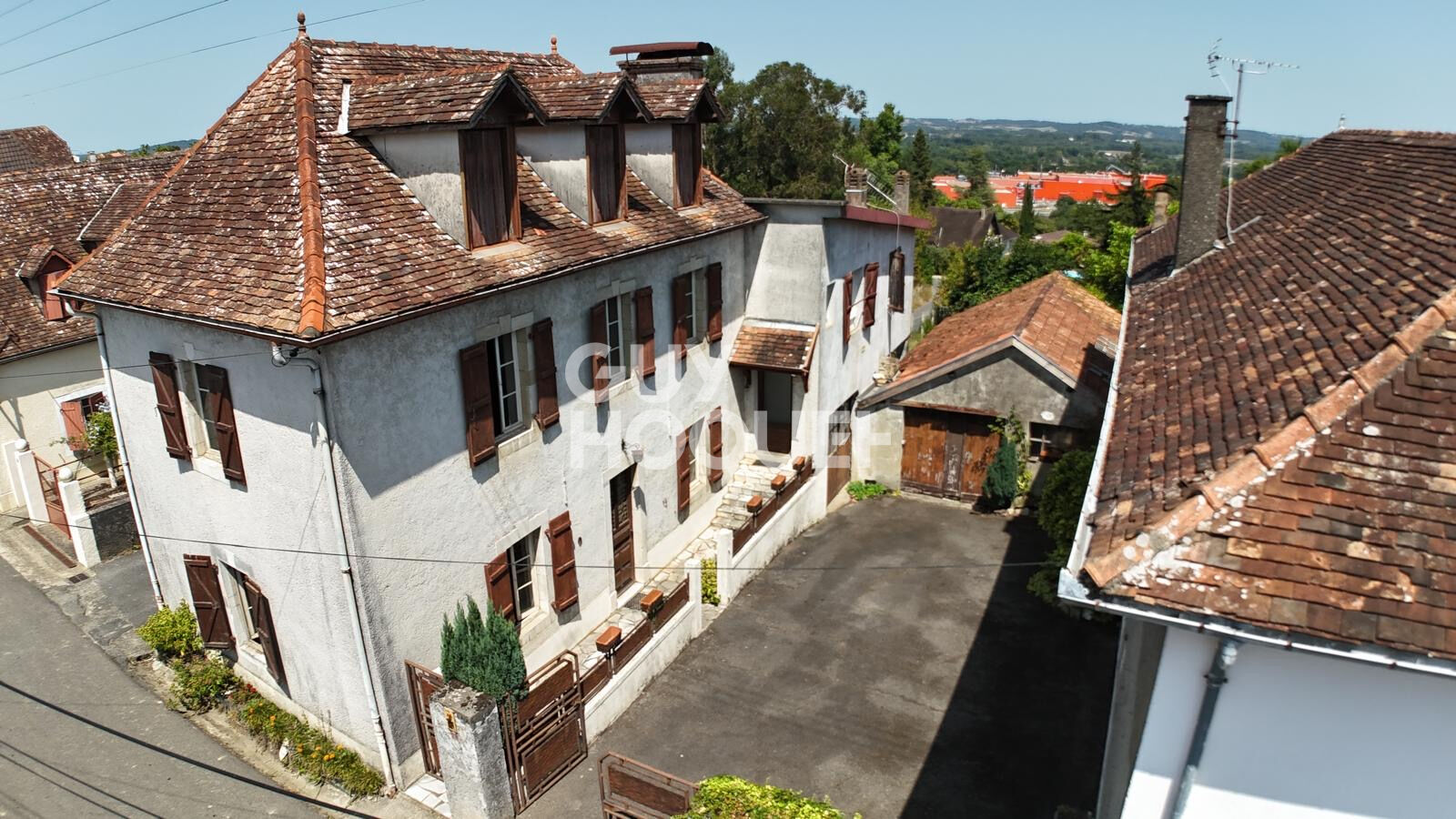 VENTE d'une maison T5 (152 m²) et d'un terrain constructible 15 MN  D ORTHEZ