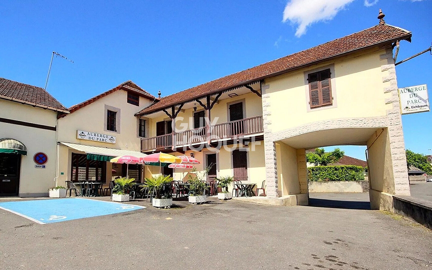 Immeuble a vendre à Artix