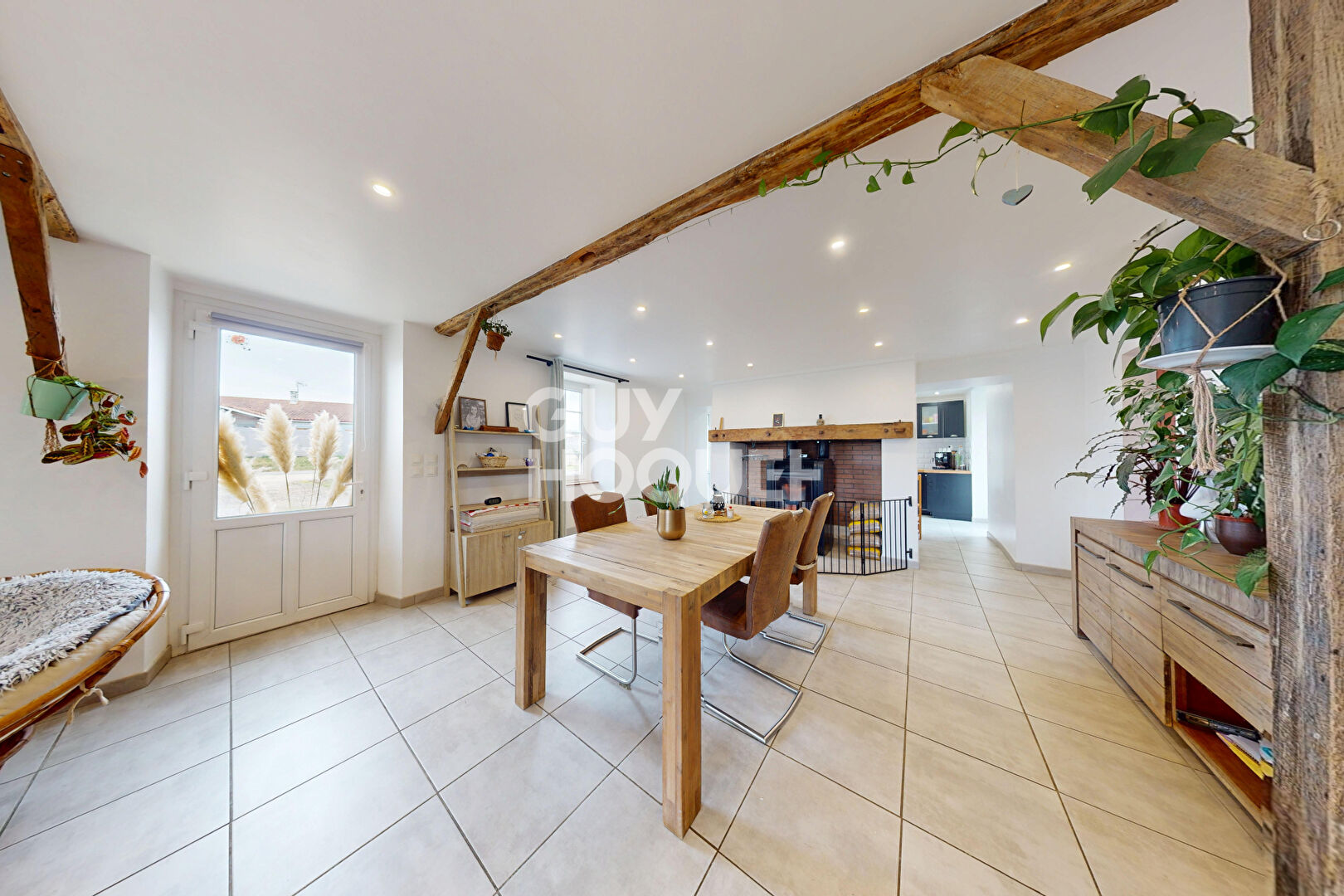 Maison de maître en pierres apparentes 139 m² avec dépendance