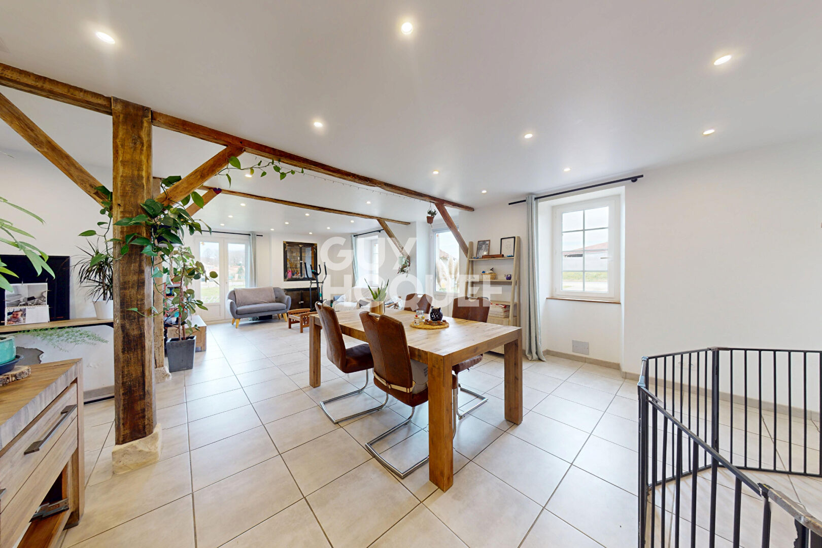 Maison de maître en pierres apparentes 139 m² avec dépendance